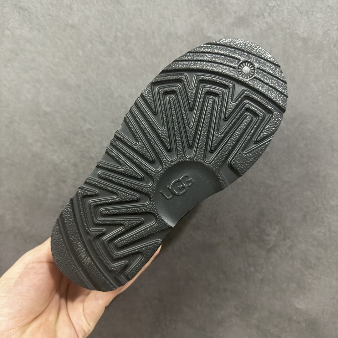 图片[9]-【SP原厂版】UGG 6222K 童鞋 秋冬羊皮毛一体雪地靴 市场天花板品质 欢迎对比🆚 全鞋采用ZP同厂 隆丰A级澳洲进口羊皮毛一体 品牌代工厂生产线 完全遵循ZP工艺流程 代工厂原厂版师 秉承无原鞋不开发选择 注重每一处细节 市面最正版型 TREADLITE\”轻翼\”科技外底 轻便/耐用/柔韧/桩型【售后郑重承诺】一个月内若出现重大脱胶/断底等质量问题 直接为您换新！ 尺码：25-34-选品中心