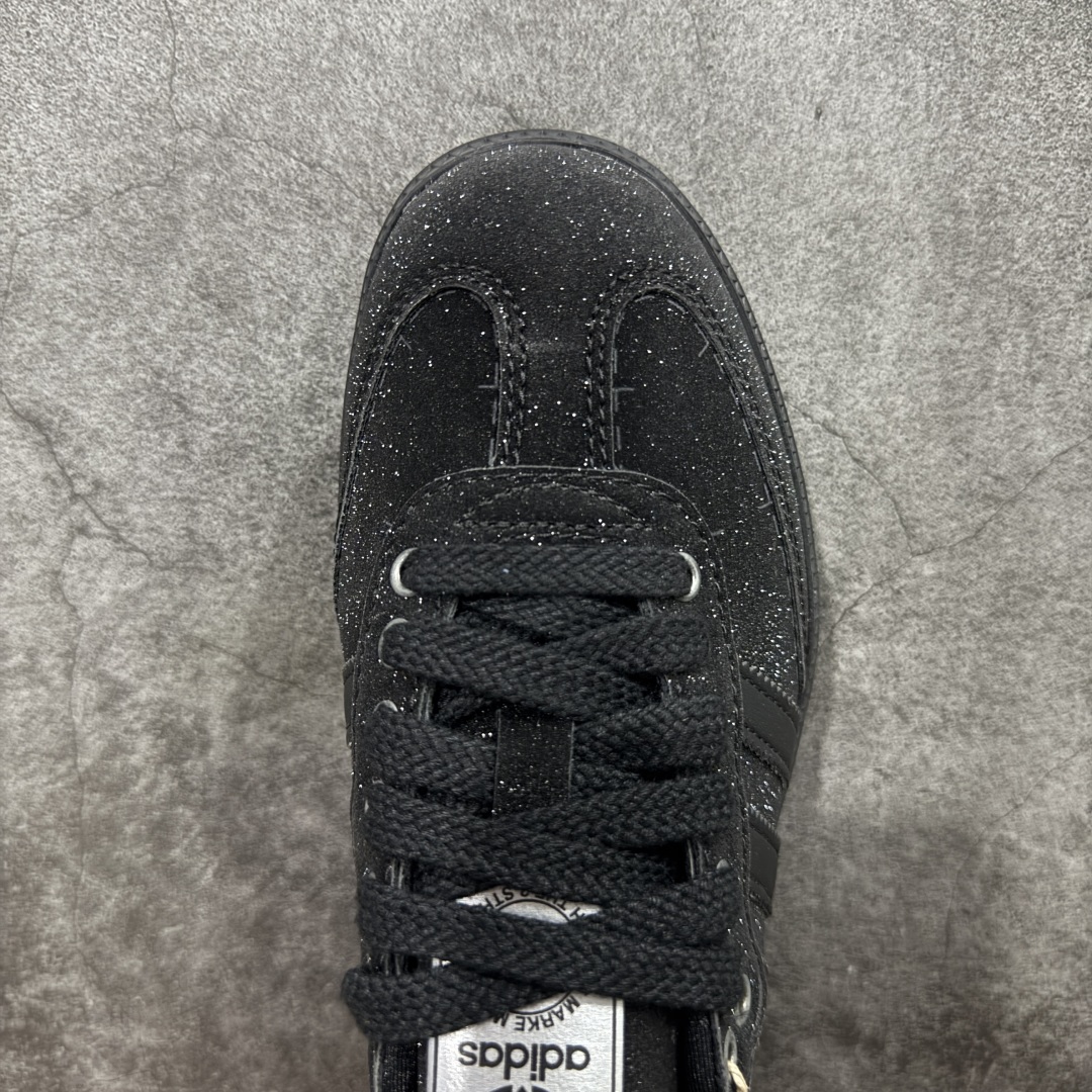 图片[5]-【纳帕软皮版】AD Original Gazelle Trainers 瞪羚室内鞋系列低帮复古百搭休闲运动德训风板鞋 KI6265 高端零售特供批次 原厂定制长毛翻毛皮组合环保纤维革鞋面材质 内置环保海玻璃鞋垫 外置RB橡胶大底 产品品控稳定性领先行业 原厂全套原楦原纸板冲刀磨具开发 原厂皮料加持 原厂港宝加持定型后跟R度完美 将复古进行到底 简约流畅 三十年不变经典 这款Gazelle运动鞋 无论面料、配色、质感或设计 都只在重现其1991年原款的经典 皮革鞋面 撞色三条纹和鞋跟标的设计 力求呈现90年代的经典复古风潮 Samba火热的同时 也带动了其它的复古鞋型 Gazelle便是其中一只 Gazelle Indoor拥有包边更宽的T字型鞋头 更好的保护运动员的前掌 浓浓的复古氛围感 非常适合现在流行的Cleanfit风格 尺码：35.5 36 36⅔ 37⅓ 38 38⅔ 39⅓ 40 40⅔ 41⅓ 42 42⅔ 43⅓ 44 44⅔ 45 46 47-选品中心