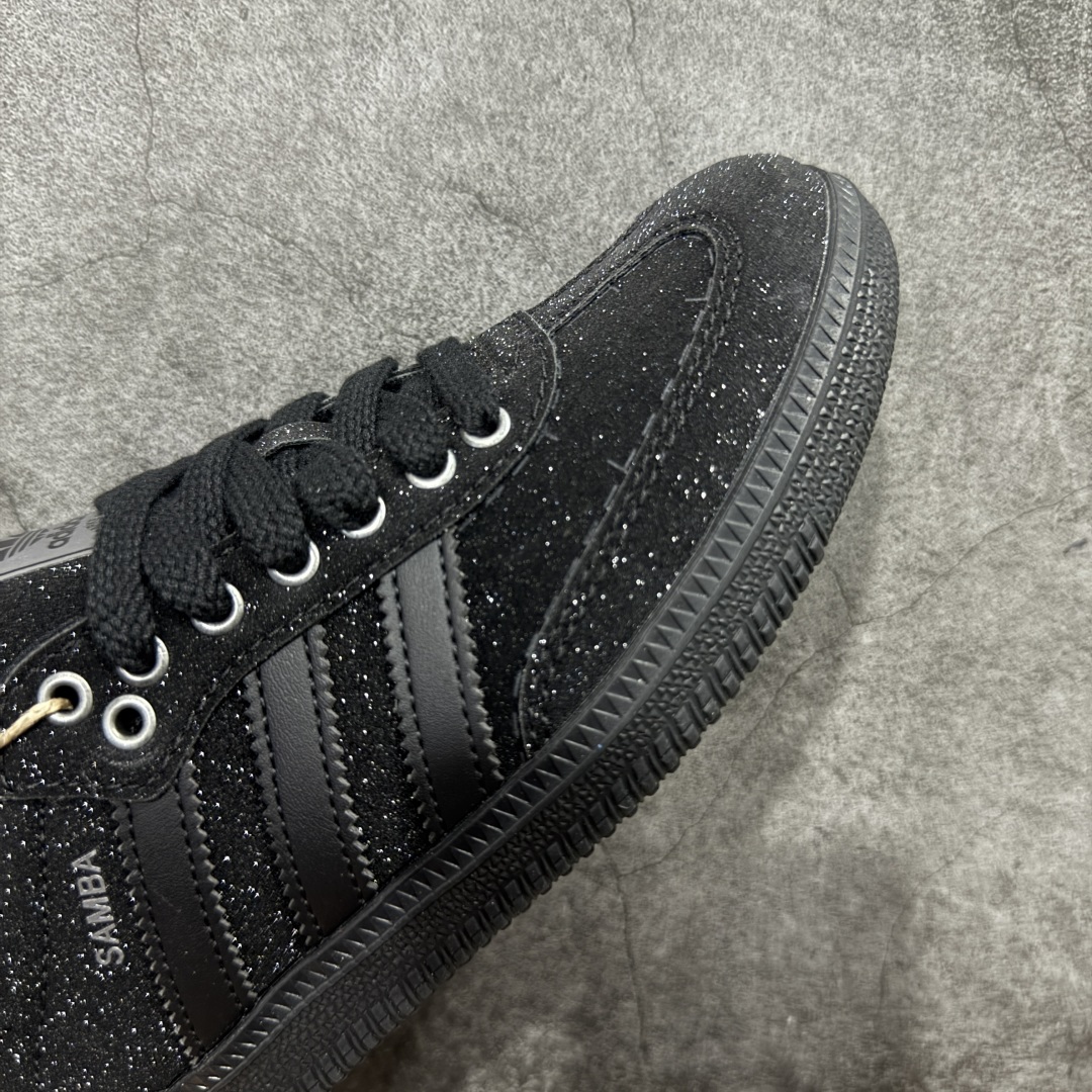 图片[6]-【纳帕软皮版】AD Original Gazelle Trainers 瞪羚室内鞋系列低帮复古百搭休闲运动德训风板鞋 KI6265 高端零售特供批次 原厂定制长毛翻毛皮组合环保纤维革鞋面材质 内置环保海玻璃鞋垫 外置RB橡胶大底 产品品控稳定性领先行业 原厂全套原楦原纸板冲刀磨具开发 原厂皮料加持 原厂港宝加持定型后跟R度完美 将复古进行到底 简约流畅 三十年不变经典 这款Gazelle运动鞋 无论面料、配色、质感或设计 都只在重现其1991年原款的经典 皮革鞋面 撞色三条纹和鞋跟标的设计 力求呈现90年代的经典复古风潮 Samba火热的同时 也带动了其它的复古鞋型 Gazelle便是其中一只 Gazelle Indoor拥有包边更宽的T字型鞋头 更好的保护运动员的前掌 浓浓的复古氛围感 非常适合现在流行的Cleanfit风格 尺码：35.5 36 36⅔ 37⅓ 38 38⅔ 39⅓ 40 40⅔ 41⅓ 42 42⅔ 43⅓ 44 44⅔ 45 46 47-选品中心