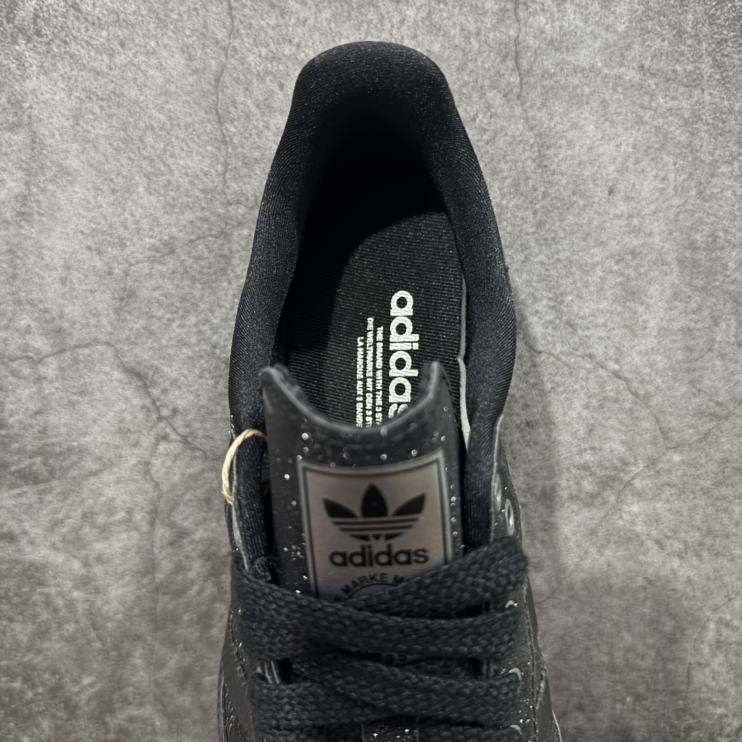 图片[8]-【纳帕软皮版】AD Original Gazelle Trainers 瞪羚室内鞋系列低帮复古百搭休闲运动德训风板鞋 KI6265 高端零售特供批次 原厂定制长毛翻毛皮组合环保纤维革鞋面材质 内置环保海玻璃鞋垫 外置RB橡胶大底 产品品控稳定性领先行业 原厂全套原楦原纸板冲刀磨具开发 原厂皮料加持 原厂港宝加持定型后跟R度完美 将复古进行到底 简约流畅 三十年不变经典 这款Gazelle运动鞋 无论面料、配色、质感或设计 都只在重现其1991年原款的经典 皮革鞋面 撞色三条纹和鞋跟标的设计 力求呈现90年代的经典复古风潮 Samba火热的同时 也带动了其它的复古鞋型 Gazelle便是其中一只 Gazelle Indoor拥有包边更宽的T字型鞋头 更好的保护运动员的前掌 浓浓的复古氛围感 非常适合现在流行的Cleanfit风格 尺码：35.5 36 36⅔ 37⅓ 38 38⅔ 39⅓ 40 40⅔ 41⅓ 42 42⅔ 43⅓ 44 44⅔ 45 46 47-选品中心