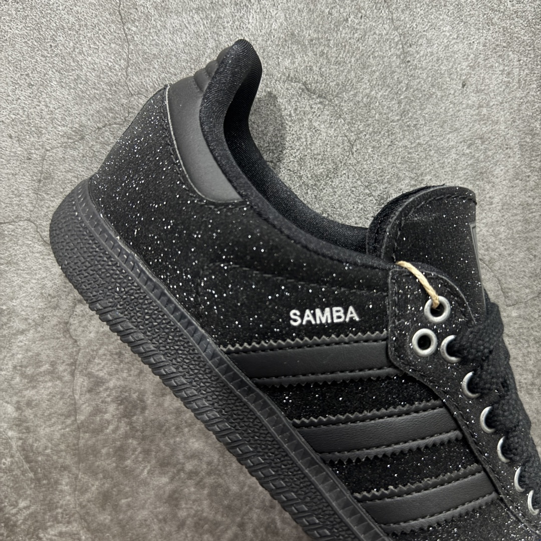 图片[7]-【纳帕软皮版】AD Original Gazelle Trainers 瞪羚室内鞋系列低帮复古百搭休闲运动德训风板鞋 KI6265 高端零售特供批次 原厂定制长毛翻毛皮组合环保纤维革鞋面材质 内置环保海玻璃鞋垫 外置RB橡胶大底 产品品控稳定性领先行业 原厂全套原楦原纸板冲刀磨具开发 原厂皮料加持 原厂港宝加持定型后跟R度完美 将复古进行到底 简约流畅 三十年不变经典 这款Gazelle运动鞋 无论面料、配色、质感或设计 都只在重现其1991年原款的经典 皮革鞋面 撞色三条纹和鞋跟标的设计 力求呈现90年代的经典复古风潮 Samba火热的同时 也带动了其它的复古鞋型 Gazelle便是其中一只 Gazelle Indoor拥有包边更宽的T字型鞋头 更好的保护运动员的前掌 浓浓的复古氛围感 非常适合现在流行的Cleanfit风格 尺码：35.5 36 36⅔ 37⅓ 38 38⅔ 39⅓ 40 40⅔ 41⅓ 42 42⅔ 43⅓ 44 44⅔ 45 46 47-选品中心