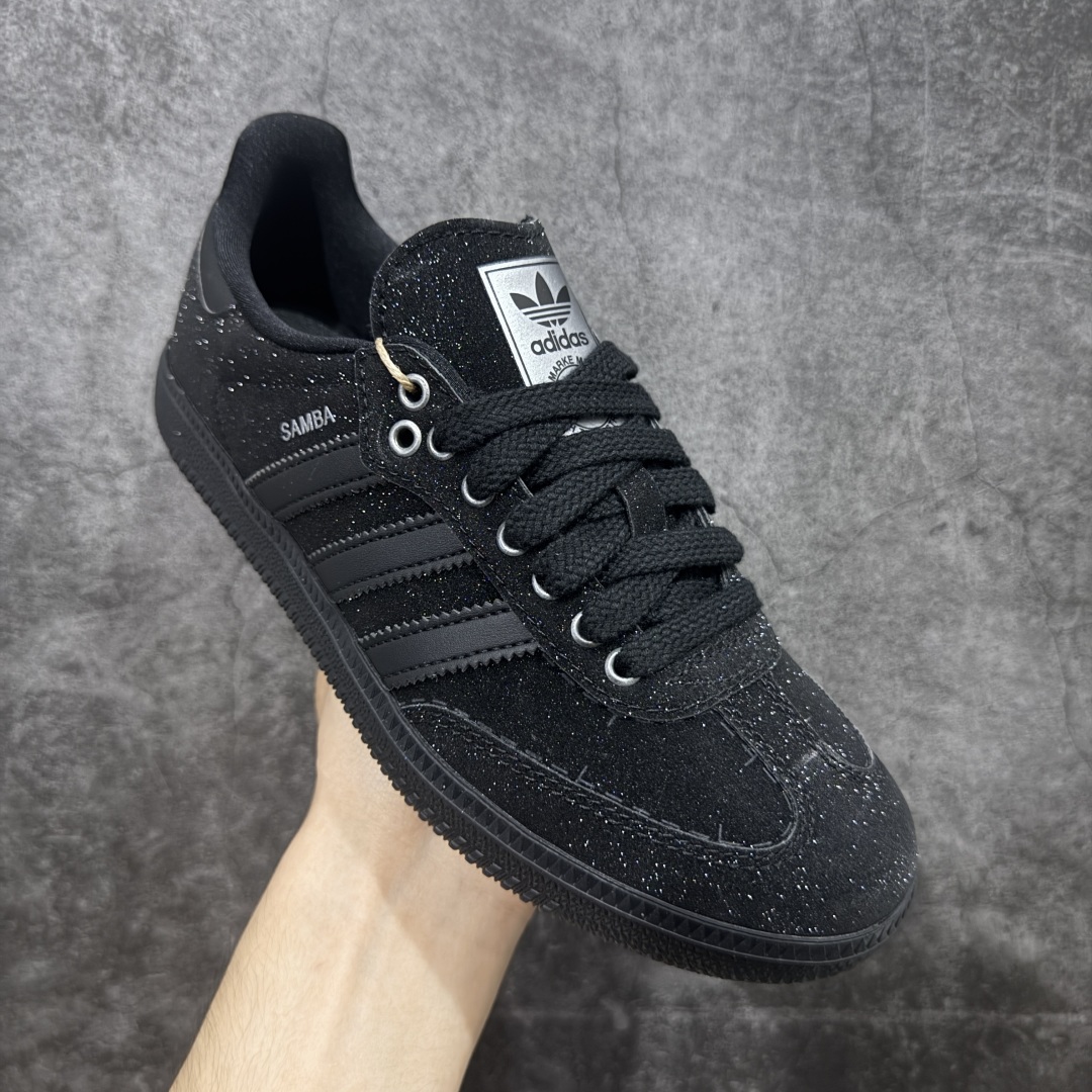 图片[3]-【纳帕软皮版】AD Original Gazelle Trainers 瞪羚室内鞋系列低帮复古百搭休闲运动德训风板鞋 KI6265 高端零售特供批次 原厂定制长毛翻毛皮组合环保纤维革鞋面材质 内置环保海玻璃鞋垫 外置RB橡胶大底 产品品控稳定性领先行业 原厂全套原楦原纸板冲刀磨具开发 原厂皮料加持 原厂港宝加持定型后跟R度完美 将复古进行到底 简约流畅 三十年不变经典 这款Gazelle运动鞋 无论面料、配色、质感或设计 都只在重现其1991年原款的经典 皮革鞋面 撞色三条纹和鞋跟标的设计 力求呈现90年代的经典复古风潮 Samba火热的同时 也带动了其它的复古鞋型 Gazelle便是其中一只 Gazelle Indoor拥有包边更宽的T字型鞋头 更好的保护运动员的前掌 浓浓的复古氛围感 非常适合现在流行的Cleanfit风格 尺码：35.5 36 36⅔ 37⅓ 38 38⅔ 39⅓ 40 40⅔ 41⅓ 42 42⅔ 43⅓ 44 44⅔ 45 46 47-选品中心