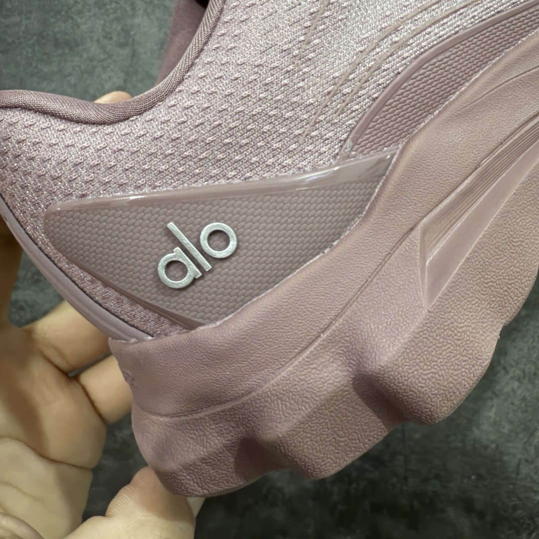 图片[3]-【LW版本】Alo Runner 明星同款 四季常青款增高低帮休闲生活鞋 豆沙红色  1：1复刻 细节一步到位 采用增高4CM防滑耐磨鞋底 随意搭配的都好看的鞋子  尺码：36 37 38 39 40 41 42 43 44 45-选品中心