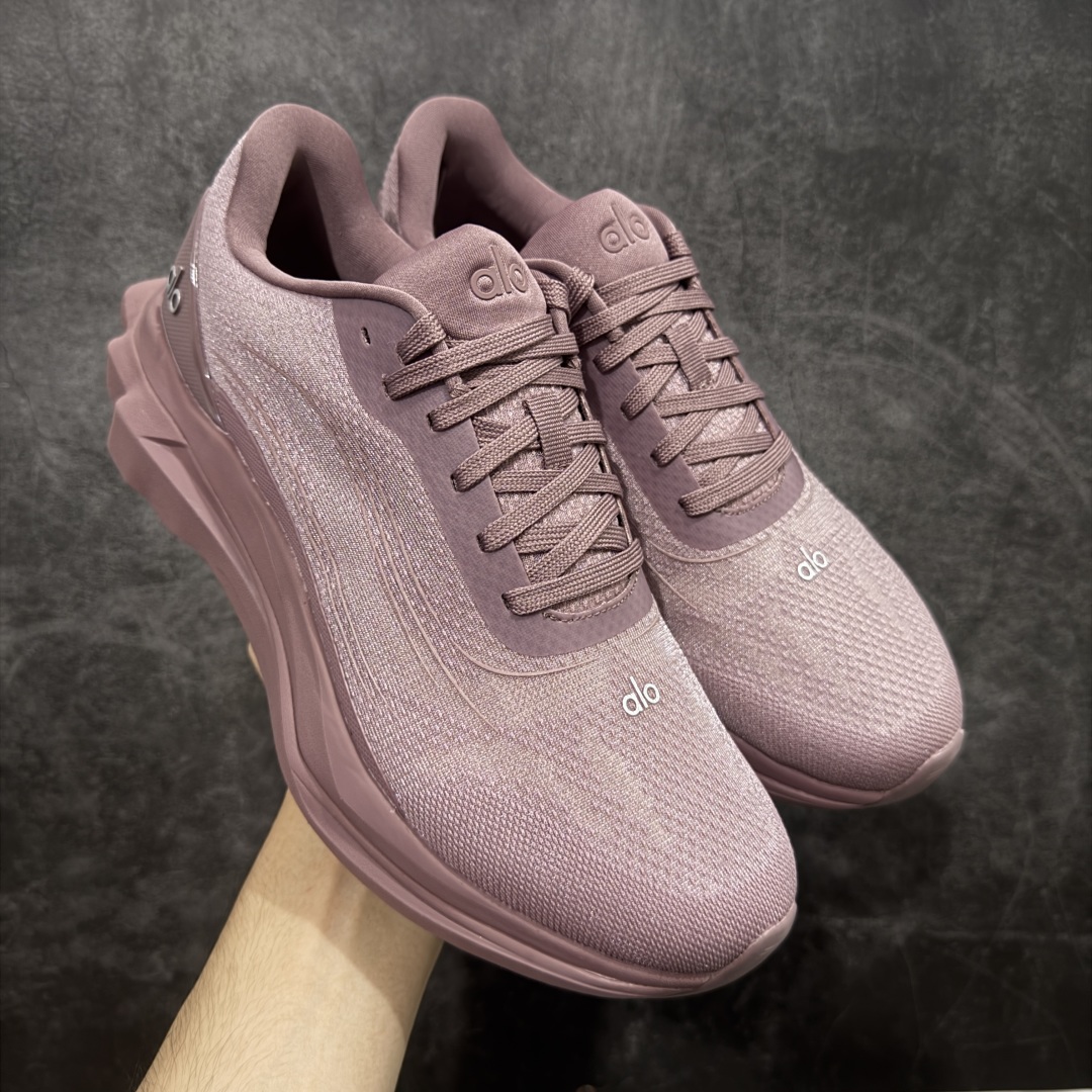 【LW版本】Alo Runner 明星同款 四季常青款增高低帮休闲生活鞋 豆沙红色  1：1复刻 细节一步到位 采用增高4CM防滑耐磨鞋底 随意搭配的都好看的鞋子  尺码：36 37 38 39 40 41 42 43 44 45-选品中心