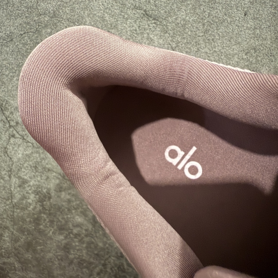 图片[8]-【LW版本】Alo Runner 明星同款 四季常青款增高低帮休闲生活鞋 豆沙红色  1：1复刻 细节一步到位 采用增高4CM防滑耐磨鞋底 随意搭配的都好看的鞋子  尺码：36 37 38 39 40 41 42 43 44 45-选品中心