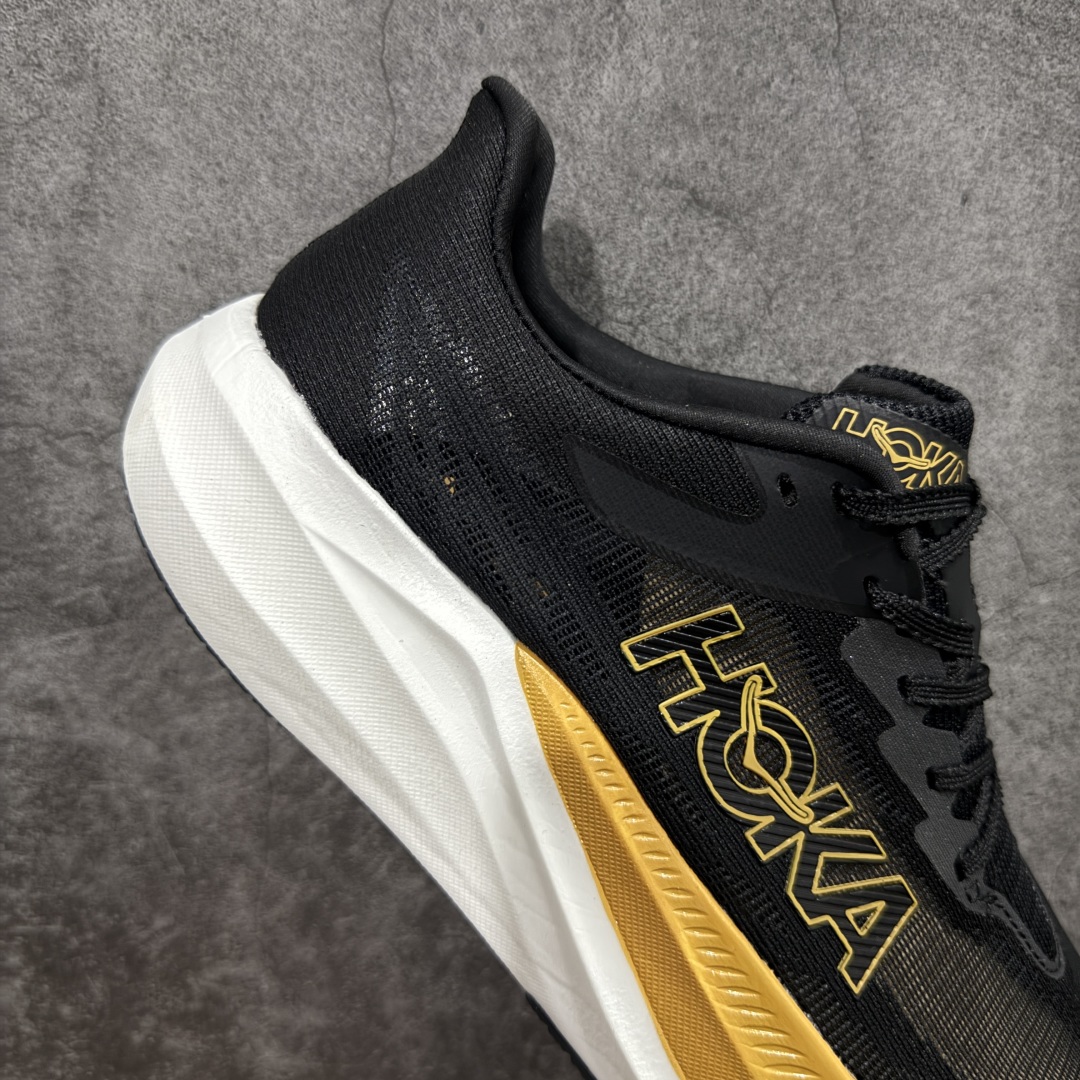 图片[7]-【顶级真碳版】HOKA U Rocket X 3 新一代旗舰竞速运动跑鞋   中底全掌碳板 泡棉科技超软弹效果 整体设计符合自然步态的不对称鞋面和鞋底结构 大底在高耗损区域设置耐磨橡胶，并未完全覆盖，减轻鞋身重量同时也保证抓地力。 尺码：36-45-选品中心