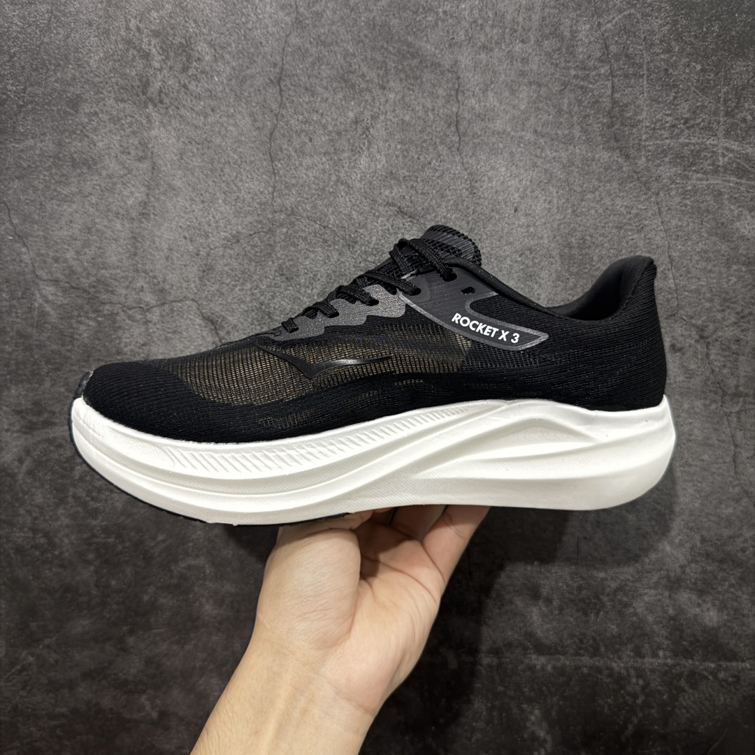 图片[2]-【顶级真碳版】HOKA U Rocket X 3 新一代旗舰竞速运动跑鞋   中底全掌碳板 泡棉科技超软弹效果 整体设计符合自然步态的不对称鞋面和鞋底结构 大底在高耗损区域设置耐磨橡胶，并未完全覆盖，减轻鞋身重量同时也保证抓地力。 尺码：36-45-选品中心