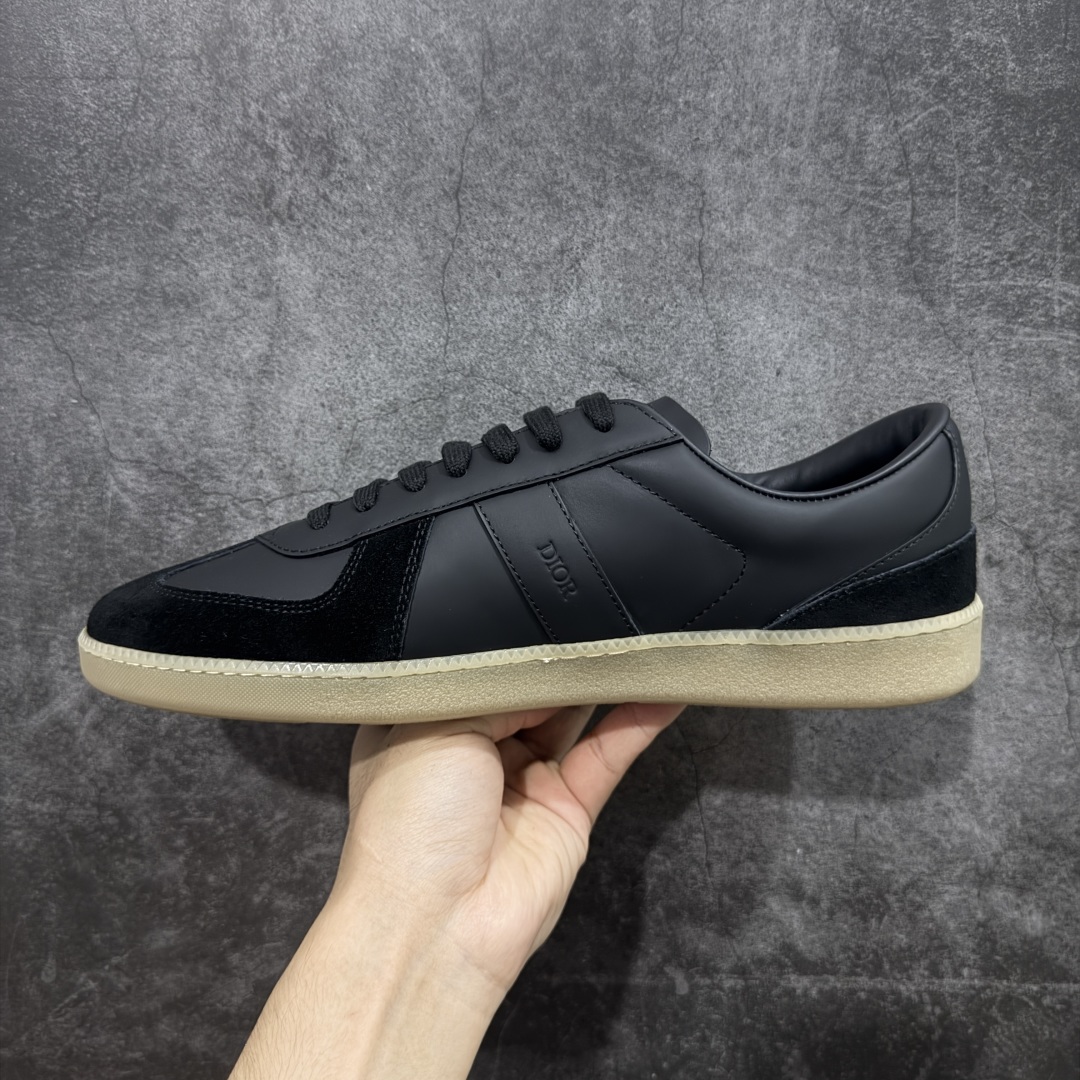 图片[2]-【莞定礼盒版】迪奥德训鞋DIOR迪奥 B01 Matchpoint 圆头系带低帮 原版开发 原材料打造 顶级礼盒包装 目前市场最高版本 标志着Dior经典款式的回归,以时尚优雅的廓形重新诠释。采用光滑皮革精心制作,鞋舌和内部侧面饰以Dior标志,鞋后跟处饰以CDIcon标志。搭配同色调橡胶鞋底点缀以Dior标志,可与Dior Icons限定 的各式造型搭配,打造精致造型。 尺码：39-45-选品中心