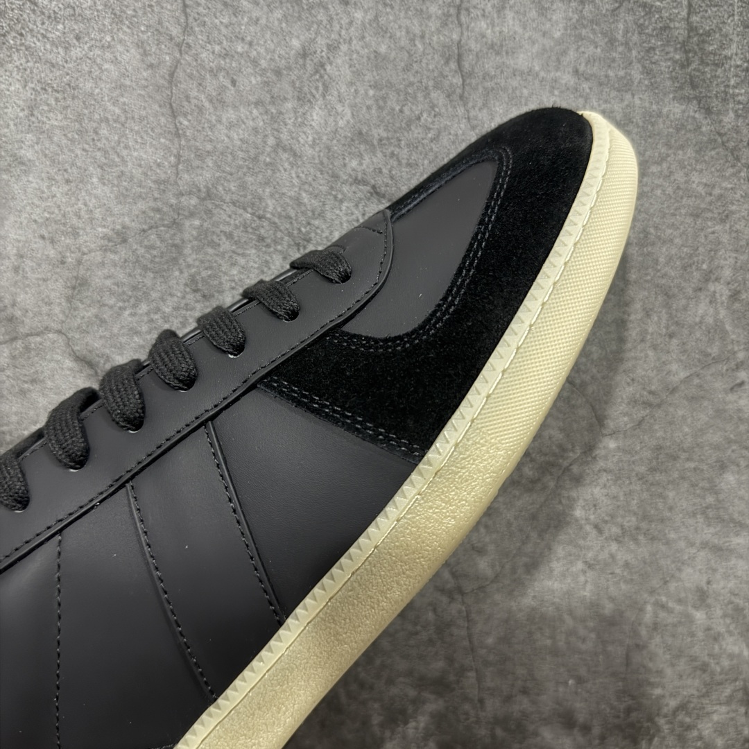 图片[6]-【莞定礼盒版】迪奥德训鞋DIOR迪奥 B01 Matchpoint 圆头系带低帮 原版开发 原材料打造 顶级礼盒包装 目前市场最高版本 标志着Dior经典款式的回归,以时尚优雅的廓形重新诠释。采用光滑皮革精心制作,鞋舌和内部侧面饰以Dior标志,鞋后跟处饰以CDIcon标志。搭配同色调橡胶鞋底点缀以Dior标志,可与Dior Icons限定 的各式造型搭配,打造精致造型。 尺码：39-45-选品中心