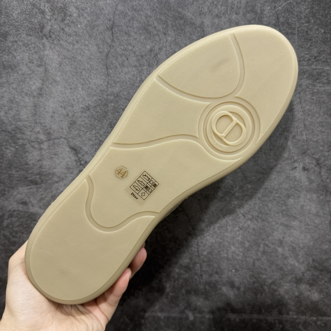 图片[9]-【莞定礼盒版】迪奥德训鞋DIOR迪奥 B01 Matchpoint 圆头系带低帮 原版开发 原材料打造 顶级礼盒包装 目前市场最高版本 标志着Dior经典款式的回归,以时尚优雅的廓形重新诠释。采用光滑皮革精心制作,鞋舌和内部侧面饰以Dior标志,鞋后跟处饰以CDIcon标志。搭配同色调橡胶鞋底点缀以Dior标志,可与Dior Icons限定 的各式造型搭配,打造精致造型。 尺码：39-45-选品中心