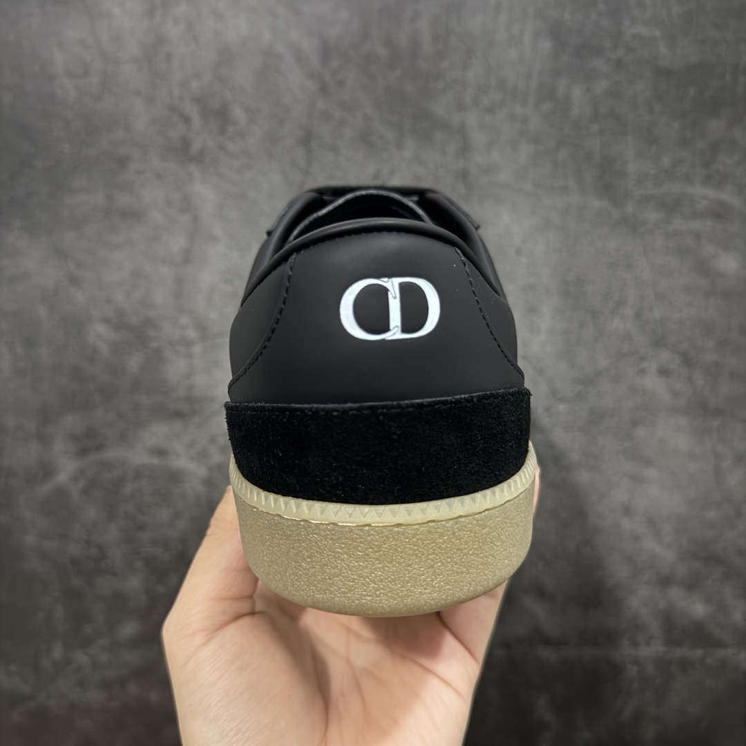 图片[4]-【莞定礼盒版】迪奥德训鞋DIOR迪奥 B01 Matchpoint 圆头系带低帮 原版开发 原材料打造 顶级礼盒包装 目前市场最高版本 标志着Dior经典款式的回归,以时尚优雅的廓形重新诠释。采用光滑皮革精心制作,鞋舌和内部侧面饰以Dior标志,鞋后跟处饰以CDIcon标志。搭配同色调橡胶鞋底点缀以Dior标志,可与Dior Icons限定 的各式造型搭配,打造精致造型。 尺码：39-45-选品中心