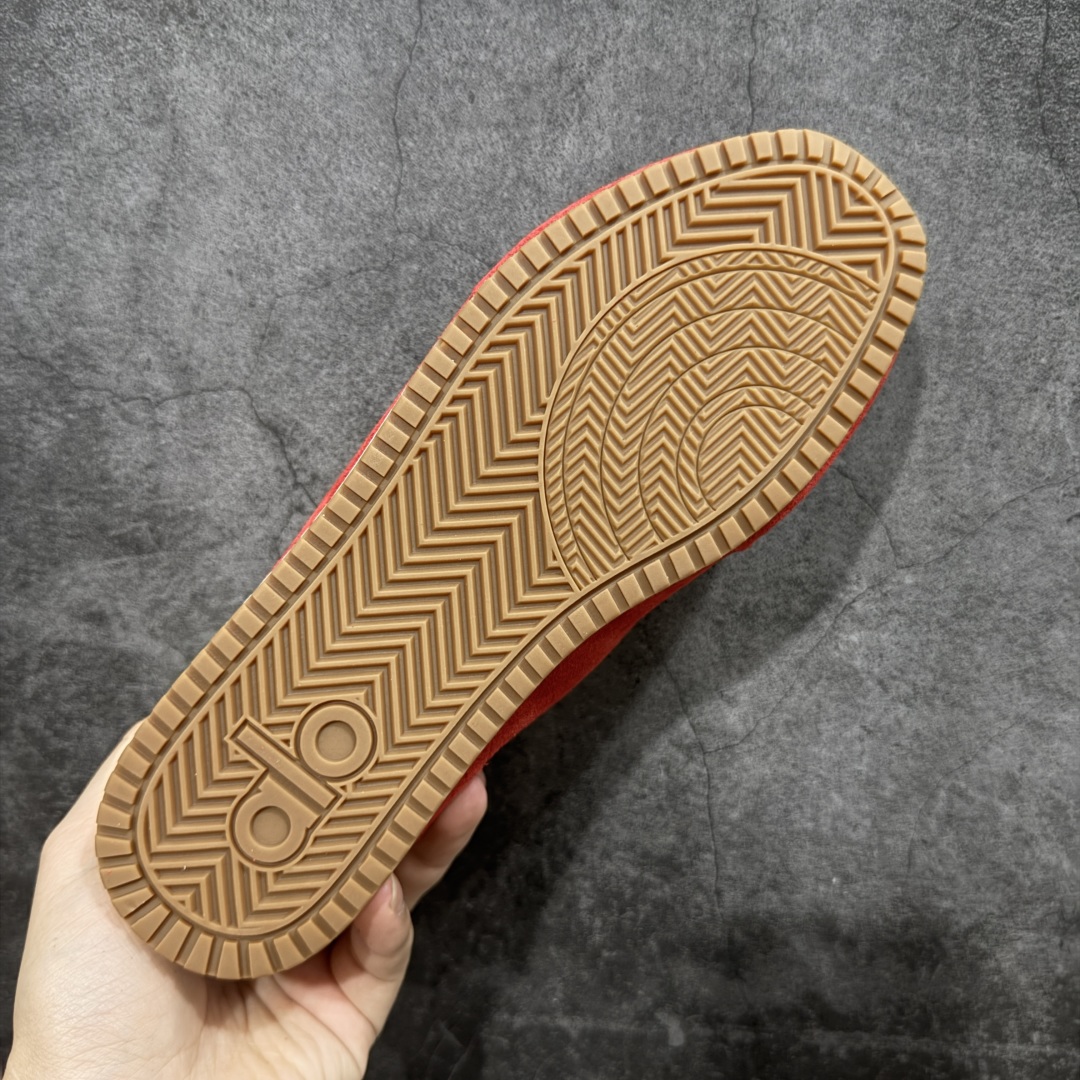 图片[9]-【莞顶礼盒版】Alo yoga Sunset 舒适生活休闲鞋 男女同款 市场最高版本 顶级礼盒 原材料 版型完美 高品质 区别莆田通货 品牌故事Alo Yoga于2007年创立于洛杉矶，意在传播有意识的运动，同时激发人们的健康识与创造力。品牌的核心理念在于制作能够带来完美体验的瑜伽服饰与功能性单品，让有意识的运动融入并改变生活。Alo Yoga将其设计延伸到日常服饰概念，坚持不懈地捕捉当代时尚潮流，将品牌的运动美学理念、精致前卫的设计与舒适功能面料完美结合。与此同时，Alo Yoga的设计受到了时尚界人士与名人们的追捧，Talor Swift、Kendall Jenner等街拍照片中都曾出现品牌不同单品的身影。 尺码：36 – 39-选品中心