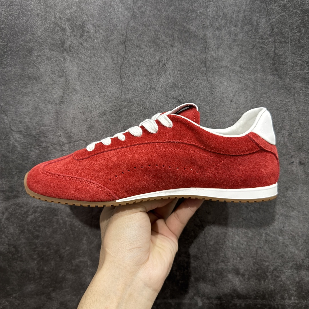 图片[2]-【莞顶礼盒版】Alo yoga Sunset 舒适生活休闲鞋 男女同款 市场最高版本 顶级礼盒 原材料 版型完美 高品质 区别莆田通货 品牌故事Alo Yoga于2007年创立于洛杉矶，意在传播有意识的运动，同时激发人们的健康识与创造力。品牌的核心理念在于制作能够带来完美体验的瑜伽服饰与功能性单品，让有意识的运动融入并改变生活。Alo Yoga将其设计延伸到日常服饰概念，坚持不懈地捕捉当代时尚潮流，将品牌的运动美学理念、精致前卫的设计与舒适功能面料完美结合。与此同时，Alo Yoga的设计受到了时尚界人士与名人们的追捧，Talor Swift、Kendall Jenner等街拍照片中都曾出现品牌不同单品的身影。 尺码：36 – 39-选品中心