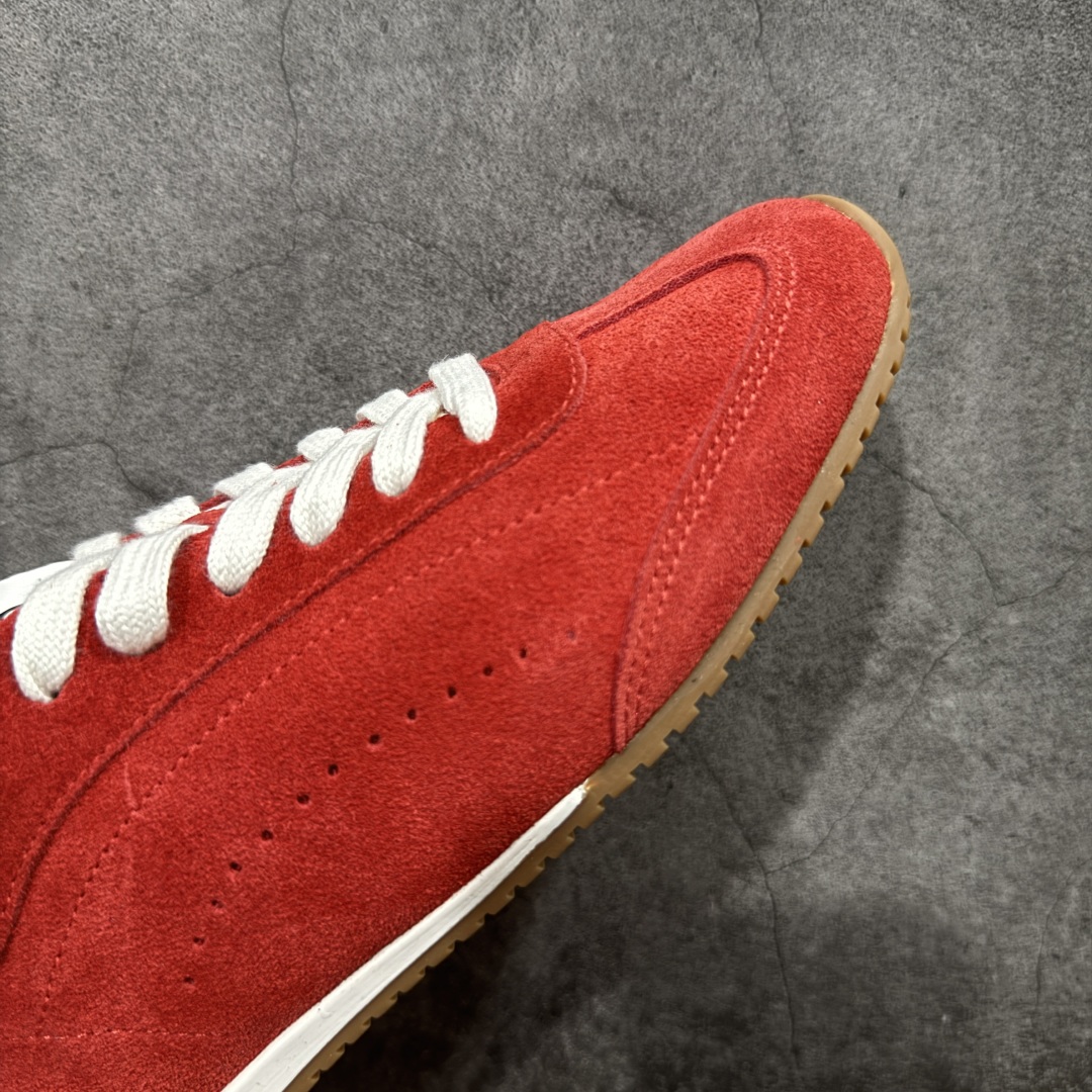 图片[6]-【莞顶礼盒版】Alo yoga Sunset 舒适生活休闲鞋 男女同款 市场最高版本 顶级礼盒 原材料 版型完美 高品质 区别莆田通货 品牌故事Alo Yoga于2007年创立于洛杉矶，意在传播有意识的运动，同时激发人们的健康识与创造力。品牌的核心理念在于制作能够带来完美体验的瑜伽服饰与功能性单品，让有意识的运动融入并改变生活。Alo Yoga将其设计延伸到日常服饰概念，坚持不懈地捕捉当代时尚潮流，将品牌的运动美学理念、精致前卫的设计与舒适功能面料完美结合。与此同时，Alo Yoga的设计受到了时尚界人士与名人们的追捧，Talor Swift、Kendall Jenner等街拍照片中都曾出现品牌不同单品的身影。 尺码：36 – 39-选品中心