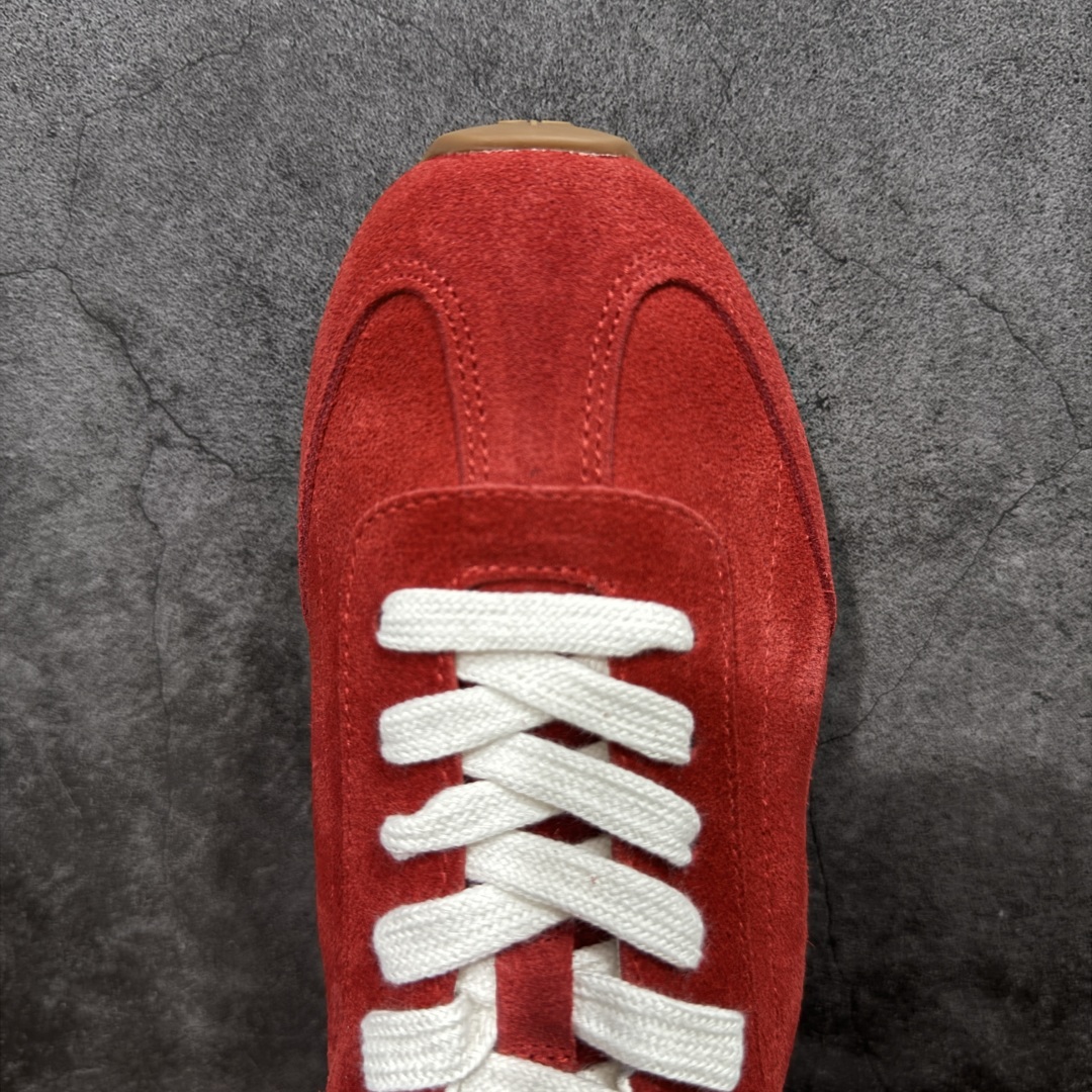 图片[5]-【莞顶礼盒版】Alo yoga Sunset 舒适生活休闲鞋 男女同款 市场最高版本 顶级礼盒 原材料 版型完美 高品质 区别莆田通货 品牌故事Alo Yoga于2007年创立于洛杉矶，意在传播有意识的运动，同时激发人们的健康识与创造力。品牌的核心理念在于制作能够带来完美体验的瑜伽服饰与功能性单品，让有意识的运动融入并改变生活。Alo Yoga将其设计延伸到日常服饰概念，坚持不懈地捕捉当代时尚潮流，将品牌的运动美学理念、精致前卫的设计与舒适功能面料完美结合。与此同时，Alo Yoga的设计受到了时尚界人士与名人们的追捧，Talor Swift、Kendall Jenner等街拍照片中都曾出现品牌不同单品的身影。 尺码：36 – 39-选品中心