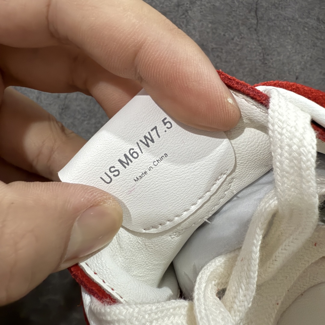 图片[6]-【莞顶礼盒版】Alo yoga Sunset 舒适生活休闲鞋 男女同款 市场最高版本 顶级礼盒 原材料 版型完美 高品质 区别莆田通货 品牌故事Alo Yoga于2007年创立于洛杉矶，意在传播有意识的运动，同时激发人们的健康识与创造力。品牌的核心理念在于制作能够带来完美体验的瑜伽服饰与功能性单品，让有意识的运动融入并改变生活。Alo Yoga将其设计延伸到日常服饰概念，坚持不懈地捕捉当代时尚潮流，将品牌的运动美学理念、精致前卫的设计与舒适功能面料完美结合。与此同时，Alo Yoga的设计受到了时尚界人士与名人们的追捧，Talor Swift、Kendall Jenner等街拍照片中都曾出现品牌不同单品的身影。 尺码：36 – 39-选品中心