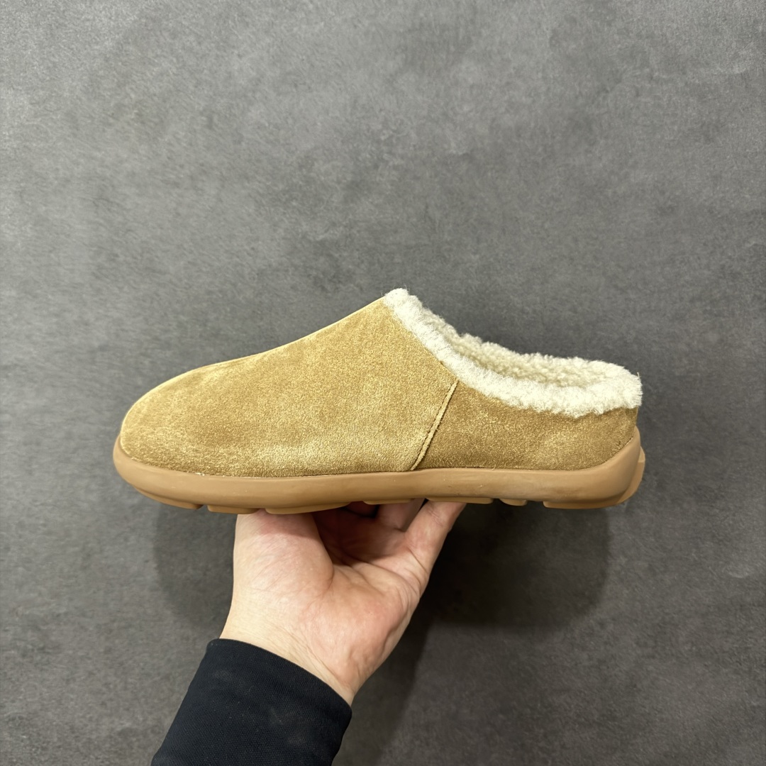 图片[2]-【SP原厂版】UGG 1681 小土豆 半包半拖 秋冬羊皮毛一体雪地靴 市场天花板品质 欢迎对比🆚 全鞋采用ZP同厂 隆丰A级澳洲进口羊皮毛一体 品牌代工厂生产线 完全遵循ZP工艺流程 代工厂原厂版师 秉承无原鞋不开发选择 注重每一处细节 市面最正版型 TREADLITE\”轻翼\”科技外底 轻便/耐用/柔韧/桩型【售后郑重承诺】一个月内若出现重大脱胶/断底等质量问题 直接为您换新！ 尺码：35-40-选品中心