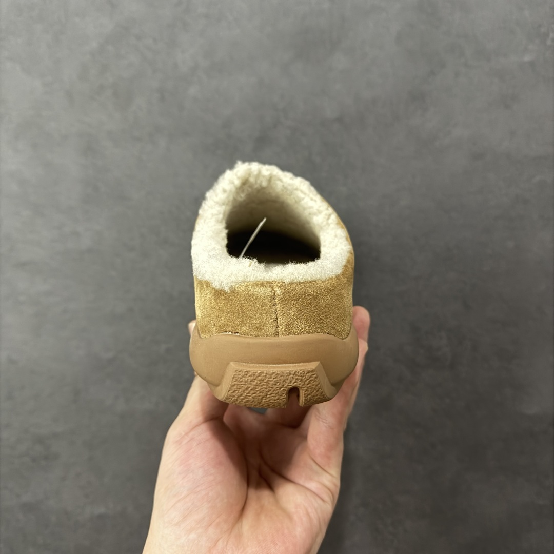 图片[4]-【SP原厂版】UGG 1681 小土豆 半包半拖 秋冬羊皮毛一体雪地靴 市场天花板品质 欢迎对比🆚 全鞋采用ZP同厂 隆丰A级澳洲进口羊皮毛一体 品牌代工厂生产线 完全遵循ZP工艺流程 代工厂原厂版师 秉承无原鞋不开发选择 注重每一处细节 市面最正版型 TREADLITE\”轻翼\”科技外底 轻便/耐用/柔韧/桩型【售后郑重承诺】一个月内若出现重大脱胶/断底等质量问题 直接为您换新！ 尺码：35-40-选品中心