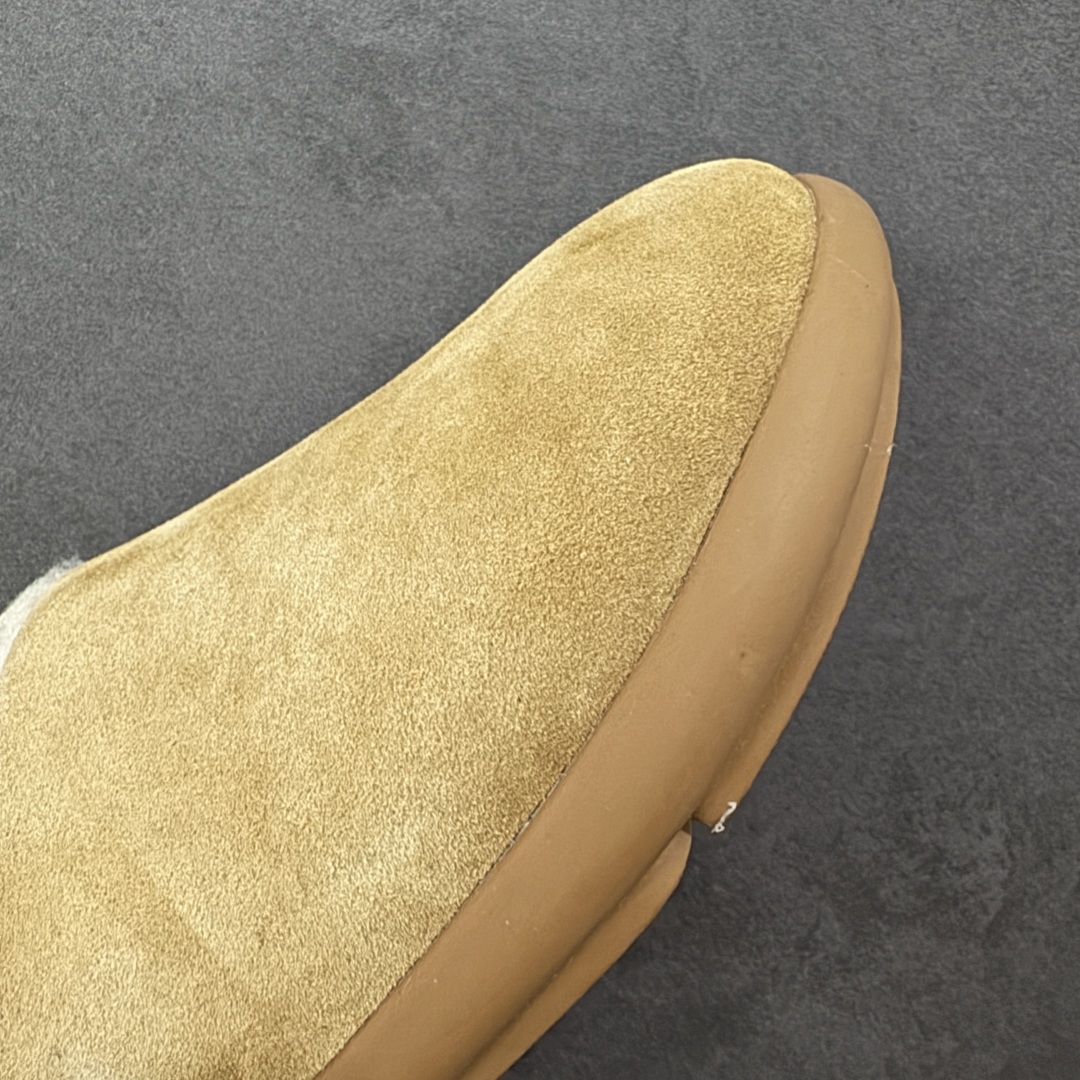 图片[5]-【SP原厂版】UGG 1681 小土豆 半包半拖 秋冬羊皮毛一体雪地靴 市场天花板品质 欢迎对比🆚 全鞋采用ZP同厂 隆丰A级澳洲进口羊皮毛一体 品牌代工厂生产线 完全遵循ZP工艺流程 代工厂原厂版师 秉承无原鞋不开发选择 注重每一处细节 市面最正版型 TREADLITE\”轻翼\”科技外底 轻便/耐用/柔韧/桩型【售后郑重承诺】一个月内若出现重大脱胶/断底等质量问题 直接为您换新！ 尺码：35-40-选品中心