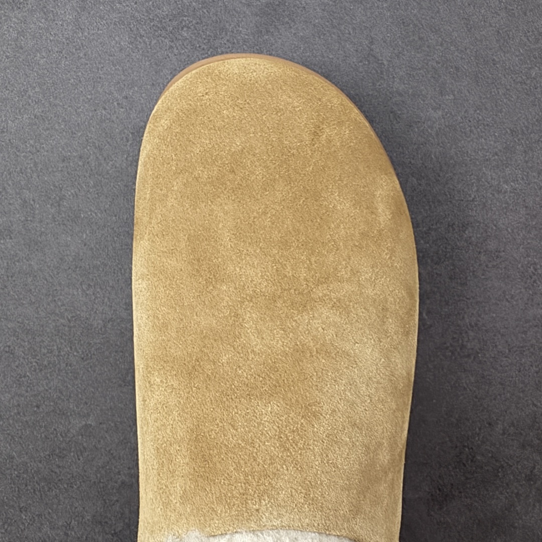 图片[8]-【SP原厂版】UGG 1681 小土豆 半包半拖 秋冬羊皮毛一体雪地靴 市场天花板品质 欢迎对比🆚 全鞋采用ZP同厂 隆丰A级澳洲进口羊皮毛一体 品牌代工厂生产线 完全遵循ZP工艺流程 代工厂原厂版师 秉承无原鞋不开发选择 注重每一处细节 市面最正版型 TREADLITE\”轻翼\”科技外底 轻便/耐用/柔韧/桩型【售后郑重承诺】一个月内若出现重大脱胶/断底等质量问题 直接为您换新！ 尺码：35-40-选品中心