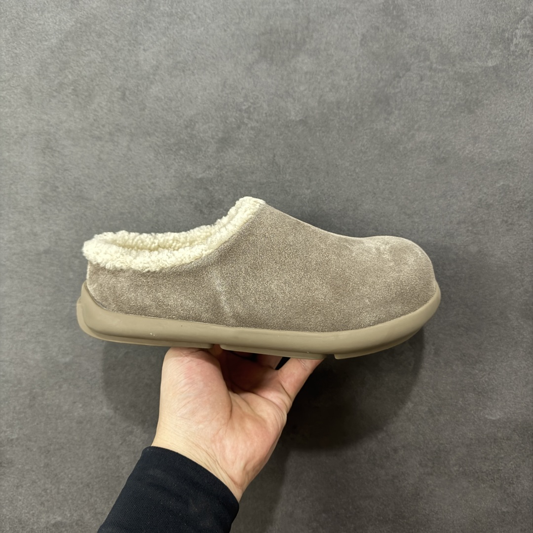 【SP原厂版】UGG 1681 小土豆 半包半拖 秋冬羊皮毛一体雪地靴 市场天花板品质 欢迎对比🆚 全鞋采用ZP同厂 隆丰A级澳洲进口羊皮毛一体 品牌代工厂生产线 完全遵循ZP工艺流程 代工厂原厂版师 秉承无原鞋不开发选择 注重每一处细节 市面最正版型 TREADLITE\