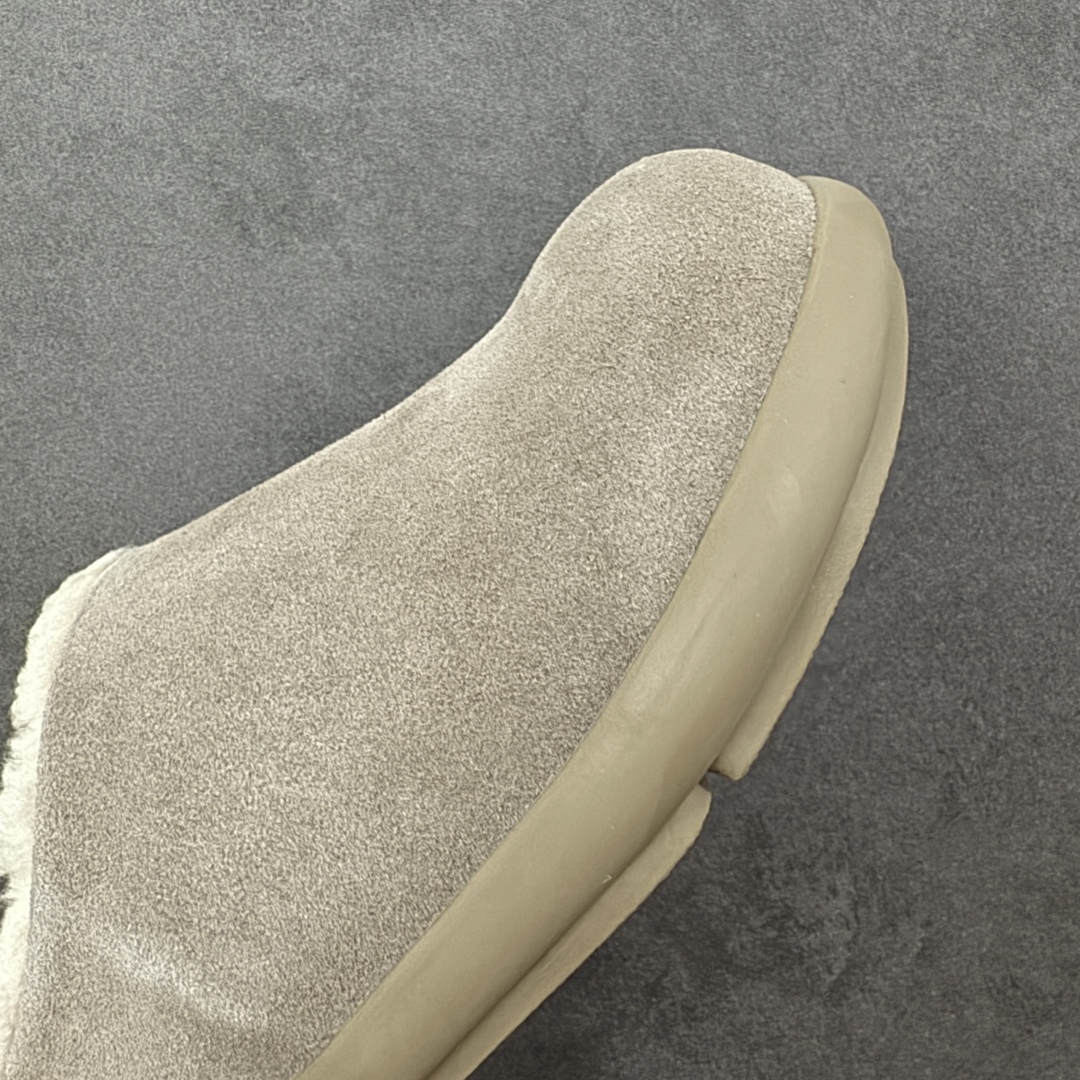 图片[5]-【SP原厂版】UGG 1681 小土豆 半包半拖 秋冬羊皮毛一体雪地靴 市场天花板品质 欢迎对比🆚 全鞋采用ZP同厂 隆丰A级澳洲进口羊皮毛一体 品牌代工厂生产线 完全遵循ZP工艺流程 代工厂原厂版师 秉承无原鞋不开发选择 注重每一处细节 市面最正版型 TREADLITE\”轻翼\”科技外底 轻便/耐用/柔韧/桩型【售后郑重承诺】一个月内若出现重大脱胶/断底等质量问题 直接为您换新！ 尺码：35-40-选品中心