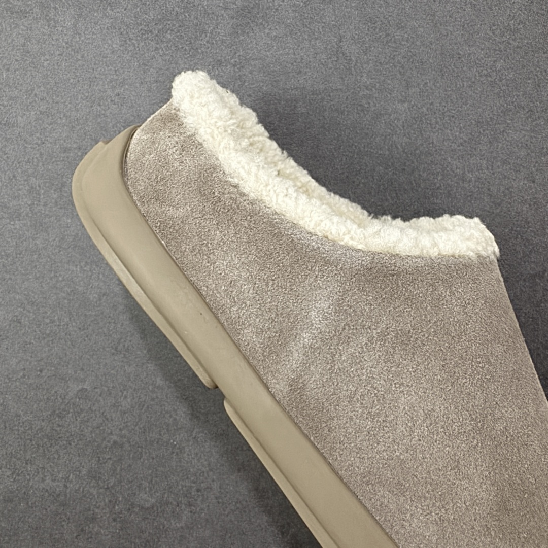 图片[6]-【SP原厂版】UGG 1681 小土豆 半包半拖 秋冬羊皮毛一体雪地靴 市场天花板品质 欢迎对比🆚 全鞋采用ZP同厂 隆丰A级澳洲进口羊皮毛一体 品牌代工厂生产线 完全遵循ZP工艺流程 代工厂原厂版师 秉承无原鞋不开发选择 注重每一处细节 市面最正版型 TREADLITE\”轻翼\”科技外底 轻便/耐用/柔韧/桩型【售后郑重承诺】一个月内若出现重大脱胶/断底等质量问题 直接为您换新！ 尺码：35-40-选品中心