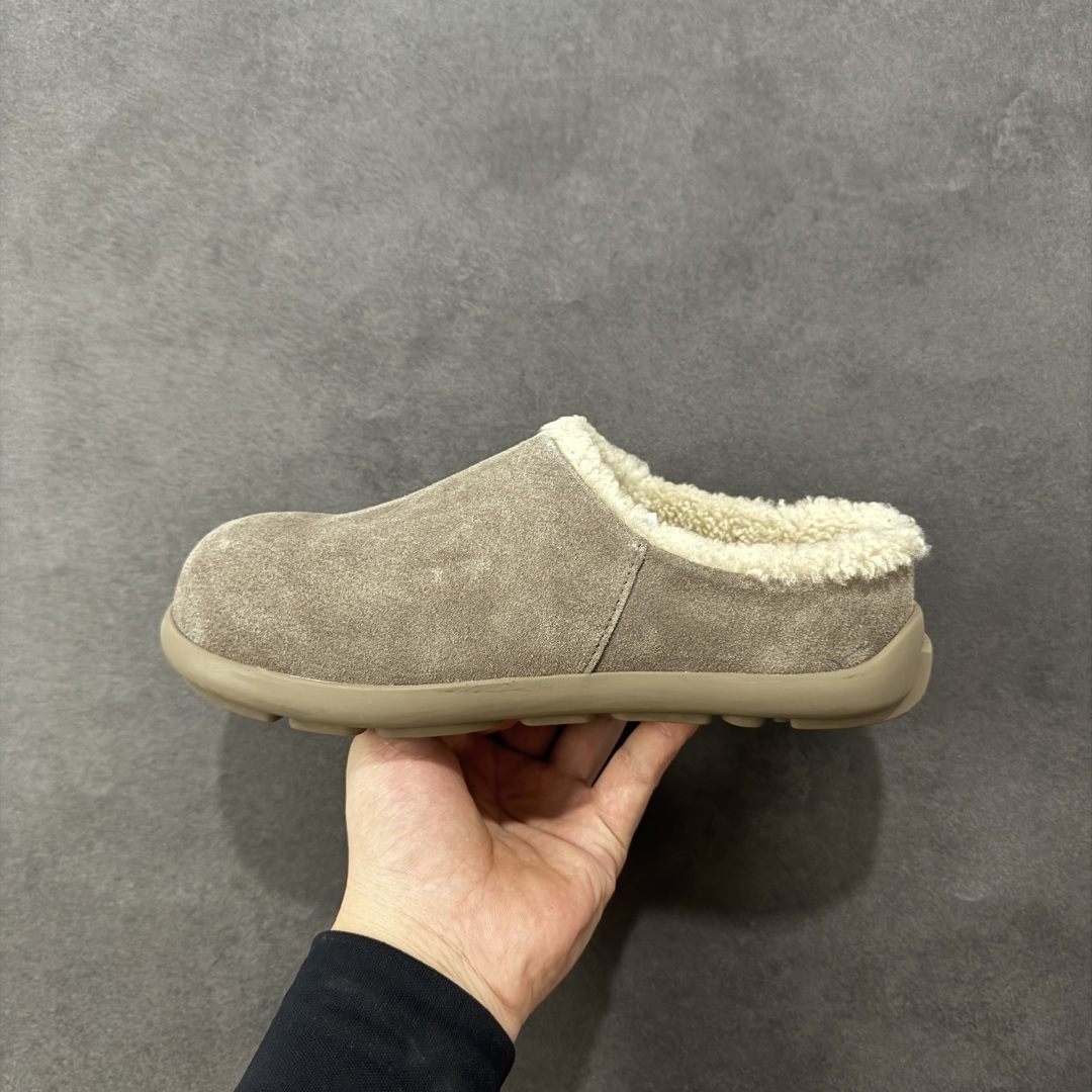 图片[2]-【SP原厂版】UGG 1681 小土豆 半包半拖 秋冬羊皮毛一体雪地靴 市场天花板品质 欢迎对比🆚 全鞋采用ZP同厂 隆丰A级澳洲进口羊皮毛一体 品牌代工厂生产线 完全遵循ZP工艺流程 代工厂原厂版师 秉承无原鞋不开发选择 注重每一处细节 市面最正版型 TREADLITE\”轻翼\”科技外底 轻便/耐用/柔韧/桩型【售后郑重承诺】一个月内若出现重大脱胶/断底等质量问题 直接为您换新！ 尺码：35-40-选品中心