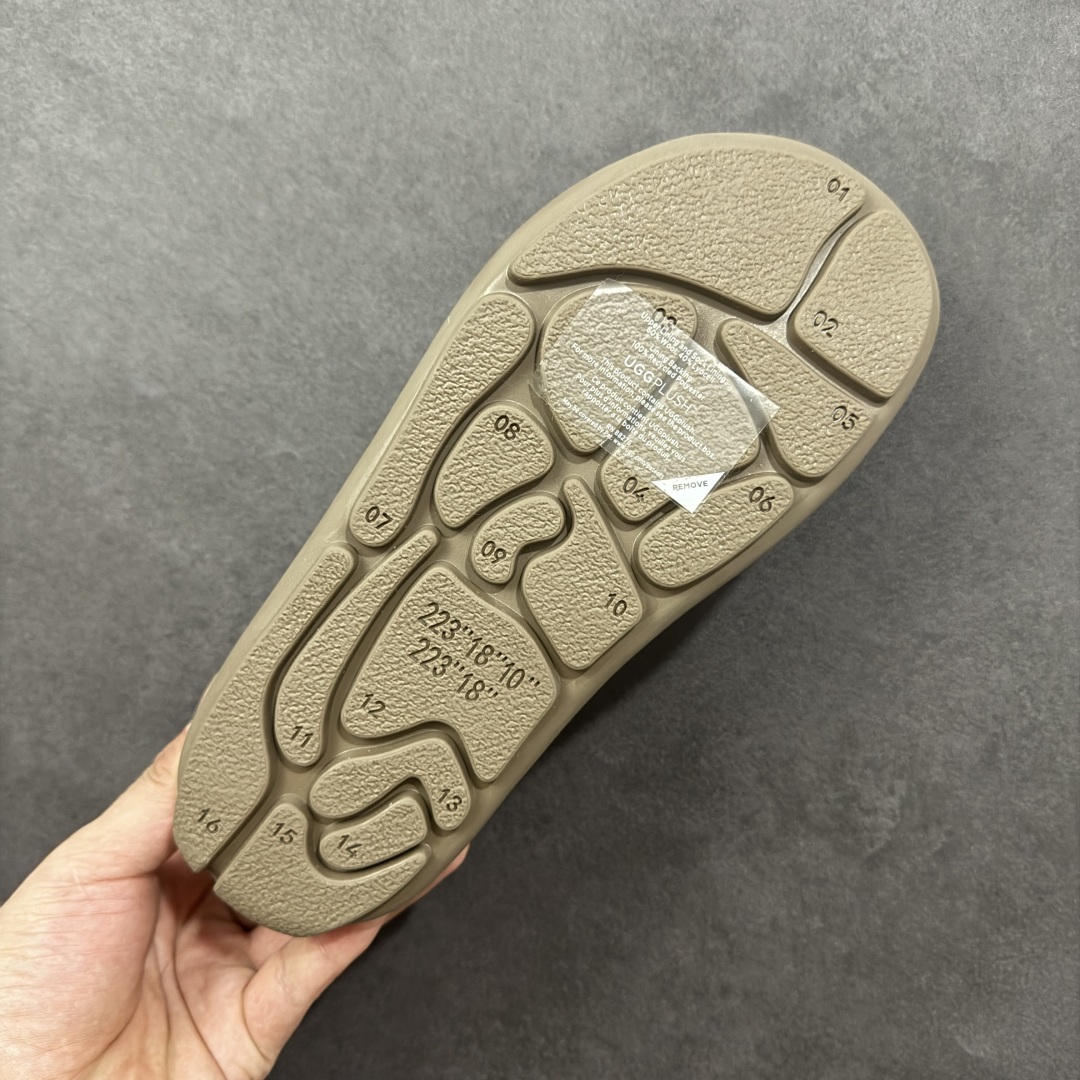 图片[9]-【SP原厂版】UGG 1681 小土豆 半包半拖 秋冬羊皮毛一体雪地靴 市场天花板品质 欢迎对比🆚 全鞋采用ZP同厂 隆丰A级澳洲进口羊皮毛一体 品牌代工厂生产线 完全遵循ZP工艺流程 代工厂原厂版师 秉承无原鞋不开发选择 注重每一处细节 市面最正版型 TREADLITE\”轻翼\”科技外底 轻便/耐用/柔韧/桩型【售后郑重承诺】一个月内若出现重大脱胶/断底等质量问题 直接为您换新！ 尺码：35-40-选品中心