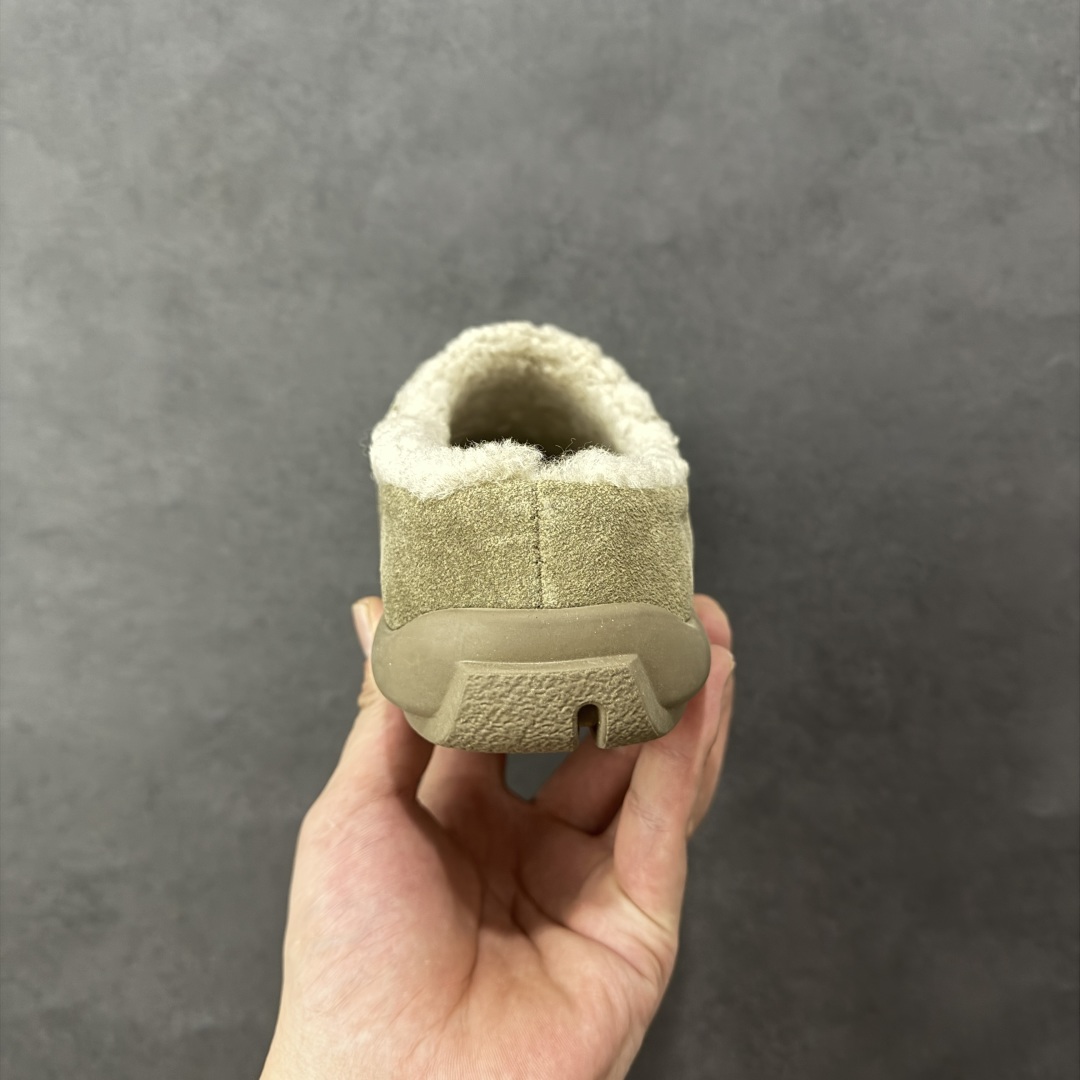 图片[4]-【SP原厂版】UGG 1681 小土豆 半包半拖 秋冬羊皮毛一体雪地靴 市场天花板品质 欢迎对比🆚 全鞋采用ZP同厂 隆丰A级澳洲进口羊皮毛一体 品牌代工厂生产线 完全遵循ZP工艺流程 代工厂原厂版师 秉承无原鞋不开发选择 注重每一处细节 市面最正版型 TREADLITE\”轻翼\”科技外底 轻便/耐用/柔韧/桩型【售后郑重承诺】一个月内若出现重大脱胶/断底等质量问题 直接为您换新！ 尺码：35-40-选品中心