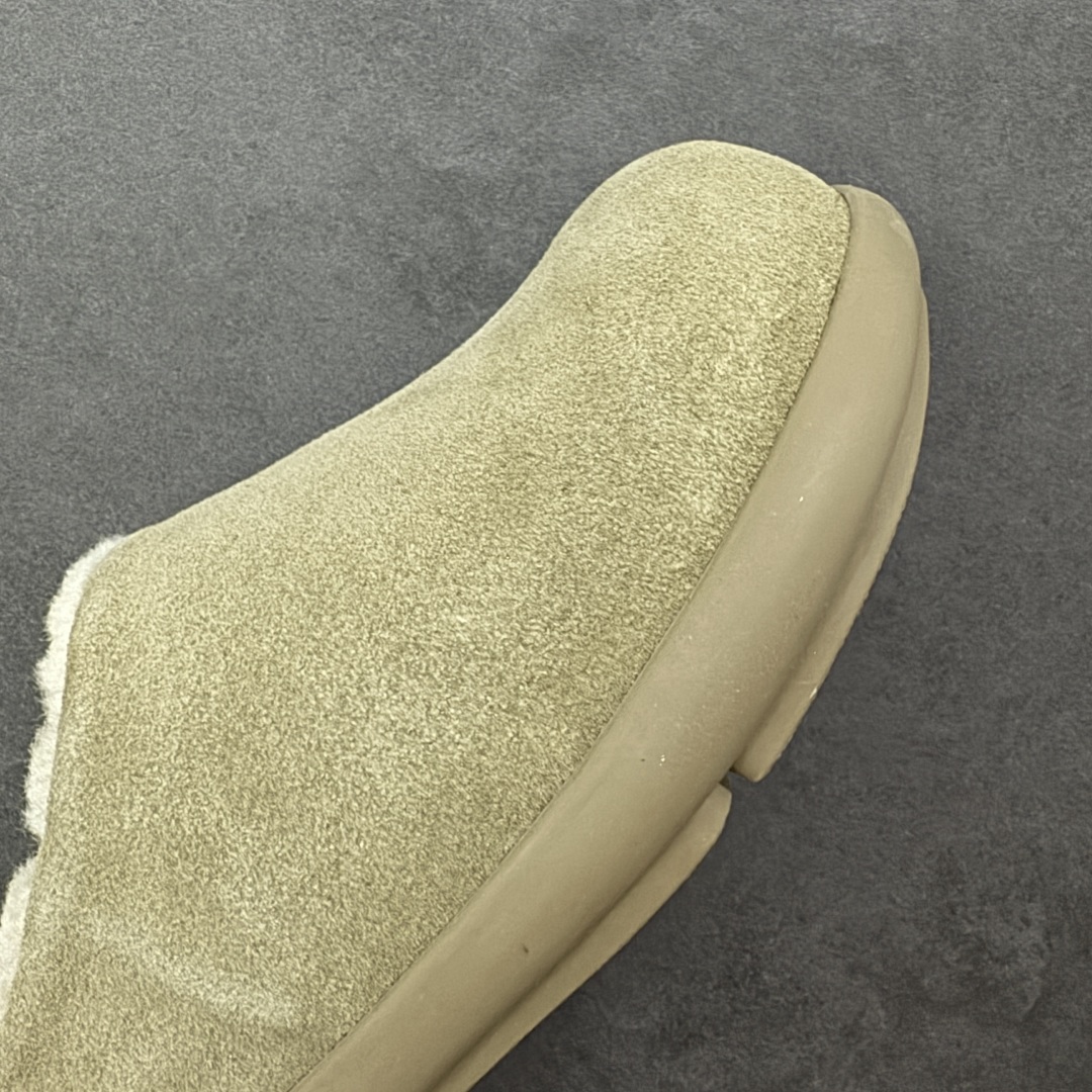 图片[5]-【SP原厂版】UGG 1681 小土豆 半包半拖 秋冬羊皮毛一体雪地靴 市场天花板品质 欢迎对比🆚 全鞋采用ZP同厂 隆丰A级澳洲进口羊皮毛一体 品牌代工厂生产线 完全遵循ZP工艺流程 代工厂原厂版师 秉承无原鞋不开发选择 注重每一处细节 市面最正版型 TREADLITE\”轻翼\”科技外底 轻便/耐用/柔韧/桩型【售后郑重承诺】一个月内若出现重大脱胶/断底等质量问题 直接为您换新！ 尺码：35-40-选品中心