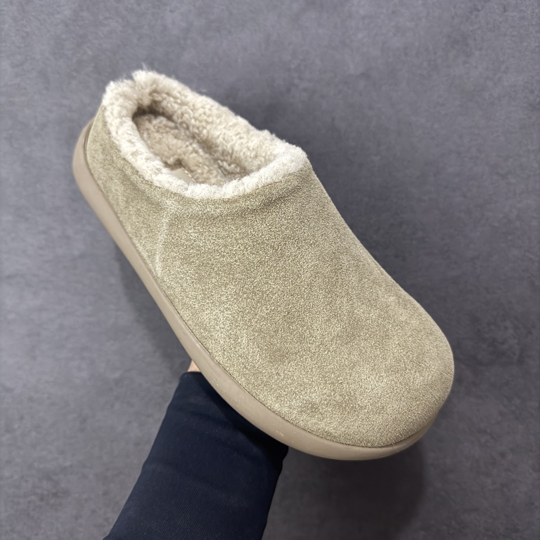 图片[3]-【SP原厂版】UGG 1681 小土豆 半包半拖 秋冬羊皮毛一体雪地靴 市场天花板品质 欢迎对比🆚 全鞋采用ZP同厂 隆丰A级澳洲进口羊皮毛一体 品牌代工厂生产线 完全遵循ZP工艺流程 代工厂原厂版师 秉承无原鞋不开发选择 注重每一处细节 市面最正版型 TREADLITE\”轻翼\”科技外底 轻便/耐用/柔韧/桩型【售后郑重承诺】一个月内若出现重大脱胶/断底等质量问题 直接为您换新！ 尺码：35-40-选品中心