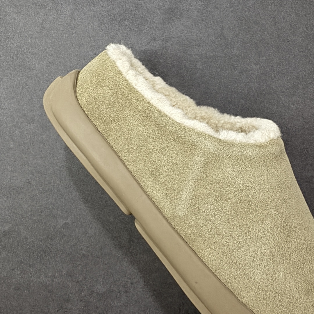 图片[6]-【SP原厂版】UGG 1681 小土豆 半包半拖 秋冬羊皮毛一体雪地靴 市场天花板品质 欢迎对比🆚 全鞋采用ZP同厂 隆丰A级澳洲进口羊皮毛一体 品牌代工厂生产线 完全遵循ZP工艺流程 代工厂原厂版师 秉承无原鞋不开发选择 注重每一处细节 市面最正版型 TREADLITE\”轻翼\”科技外底 轻便/耐用/柔韧/桩型【售后郑重承诺】一个月内若出现重大脱胶/断底等质量问题 直接为您换新！ 尺码：35-40-选品中心