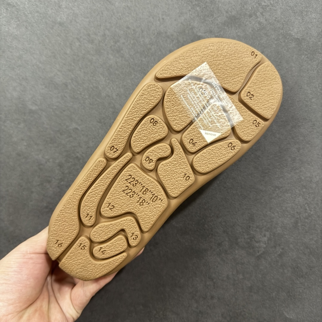 图片[9]-【SP原厂版】UGG 1688 小土豆 全包 秋冬羊皮毛一体雪地靴 市场天花板品质 欢迎对比🆚 全鞋采用ZP同厂 隆丰A级澳洲进口羊皮毛一体 品牌代工厂生产线 完全遵循ZP工艺流程 代工厂原厂版师 秉承无原鞋不开发选择 注重每一处细节 市面最正版型 TREADLITE\”轻翼\”科技外底 轻便/耐用/柔韧/桩型【售后郑重承诺】一个月内若出现重大脱胶/断底等质量问题 直接为您换新！ 尺码：35-40-选品中心