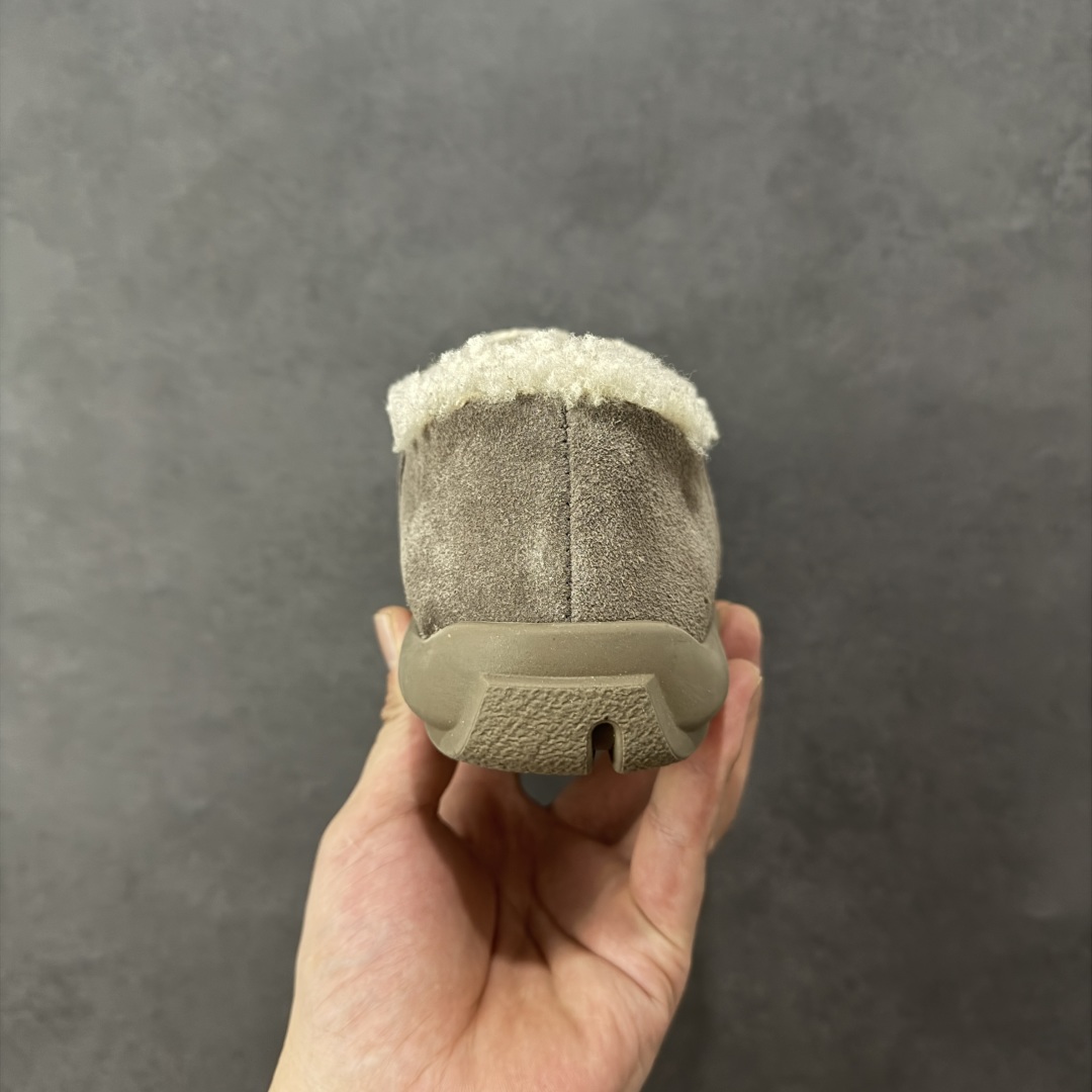 图片[4]-【SP原厂版】UGG 1688 小土豆 全包 秋冬羊皮毛一体雪地靴 市场天花板品质 欢迎对比🆚 全鞋采用ZP同厂 隆丰A级澳洲进口羊皮毛一体 品牌代工厂生产线 完全遵循ZP工艺流程 代工厂原厂版师 秉承无原鞋不开发选择 注重每一处细节 市面最正版型 TREADLITE\”轻翼\”科技外底 轻便/耐用/柔韧/桩型【售后郑重承诺】一个月内若出现重大脱胶/断底等质量问题 直接为您换新！ 尺码：35-40-选品中心