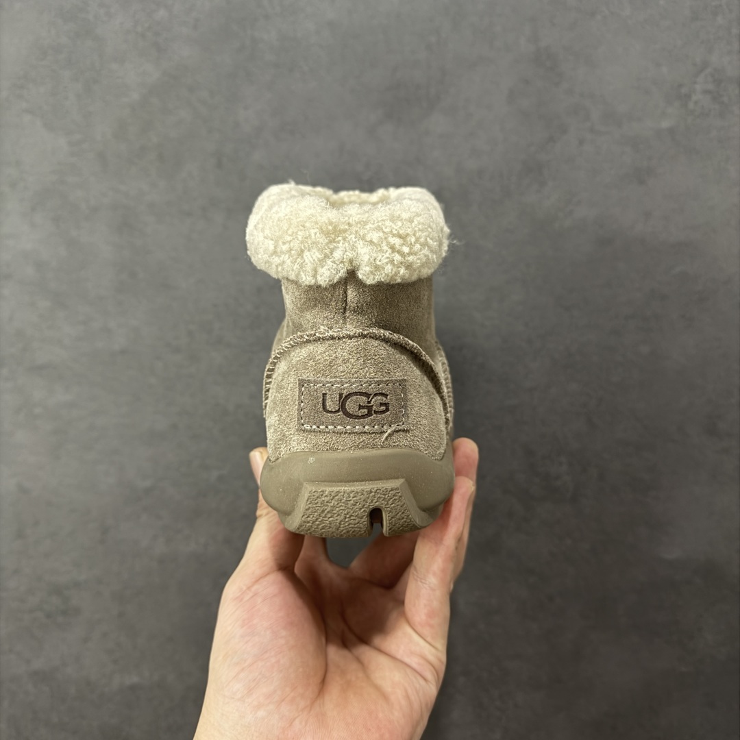 图片[4]-【SP原厂版】UGG 1656 短靴 小土豆 秋冬羊皮毛一体雪地靴 市场天花板品质 欢迎对比🆚 全鞋采用ZP同厂 隆丰A级澳洲进口羊皮毛一体 品牌代工厂生产线 完全遵循ZP工艺流程 代工厂原厂版师 秉承无原鞋不开发选择 注重每一处细节 市面最正版型 TREADLITE\”轻翼\”科技外底 轻便/耐用/柔韧/桩型【售后郑重承诺】一个月内若出现重大脱胶/断底等质量问题 直接为您换新！ 尺码：35-40-选品中心