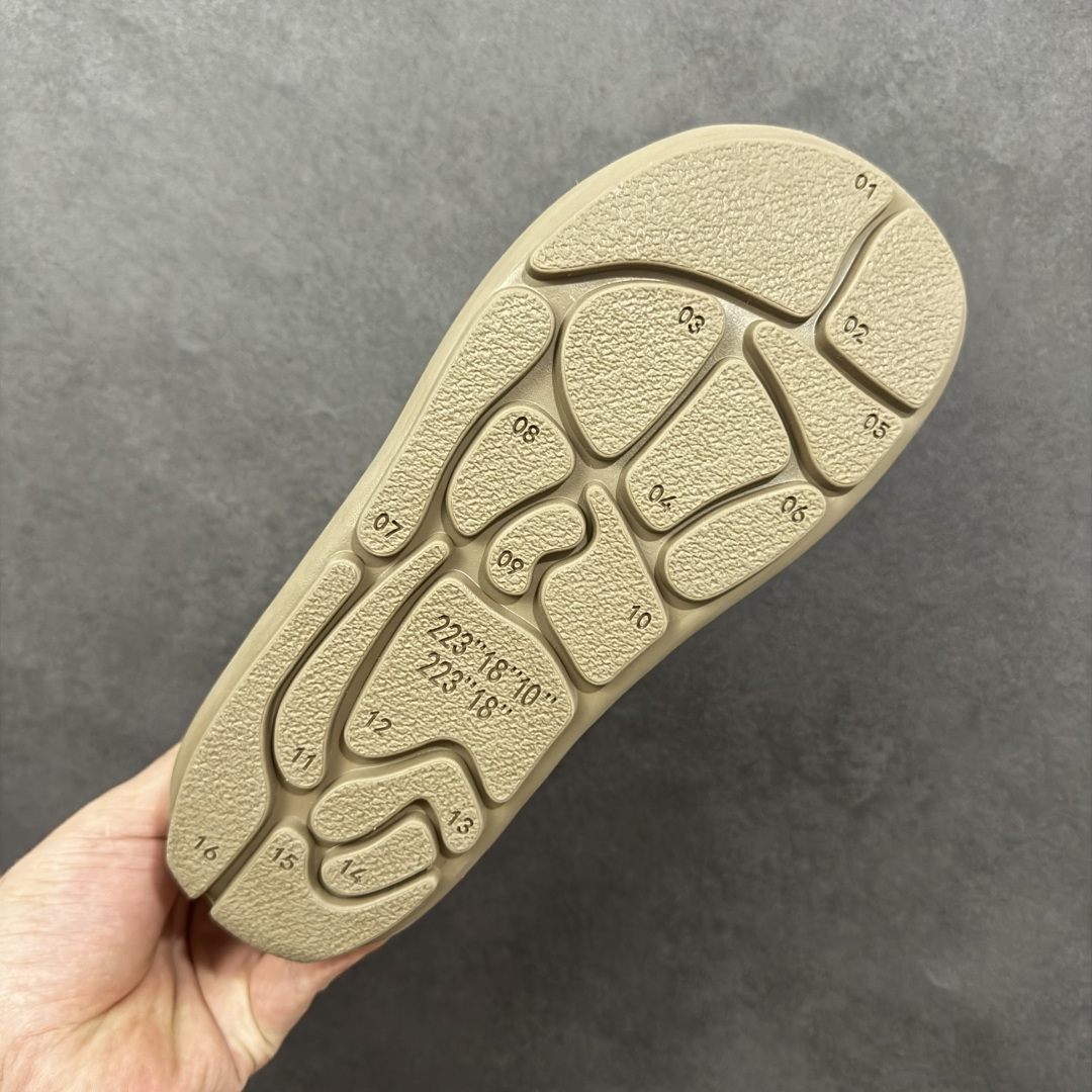 图片[9]-【SP原厂版】UGG 1656 短靴 小土豆 秋冬羊皮毛一体雪地靴 市场天花板品质 欢迎对比🆚 全鞋采用ZP同厂 隆丰A级澳洲进口羊皮毛一体 品牌代工厂生产线 完全遵循ZP工艺流程 代工厂原厂版师 秉承无原鞋不开发选择 注重每一处细节 市面最正版型 TREADLITE\”轻翼\”科技外底 轻便/耐用/柔韧/桩型【售后郑重承诺】一个月内若出现重大脱胶/断底等质量问题 直接为您换新！ 尺码：35-40-选品中心