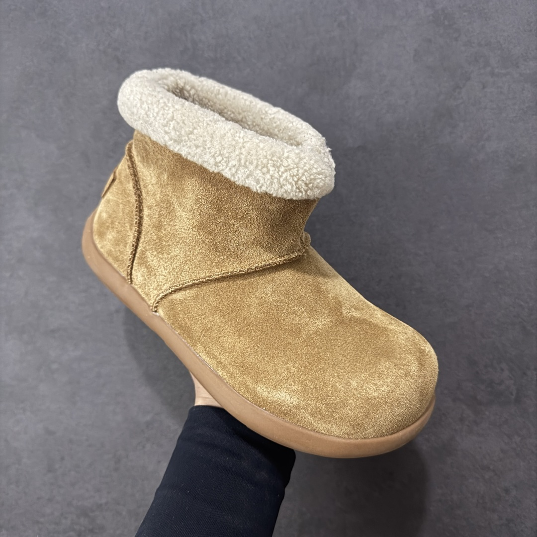 图片[3]-【SP原厂版】UGG 1656 短靴 小土豆 秋冬羊皮毛一体雪地靴 市场天花板品质 欢迎对比🆚 全鞋采用ZP同厂 隆丰A级澳洲进口羊皮毛一体 品牌代工厂生产线 完全遵循ZP工艺流程 代工厂原厂版师 秉承无原鞋不开发选择 注重每一处细节 市面最正版型 TREADLITE\”轻翼\”科技外底 轻便/耐用/柔韧/桩型【售后郑重承诺】一个月内若出现重大脱胶/断底等质量问题 直接为您换新！ 尺码：35-40-选品中心