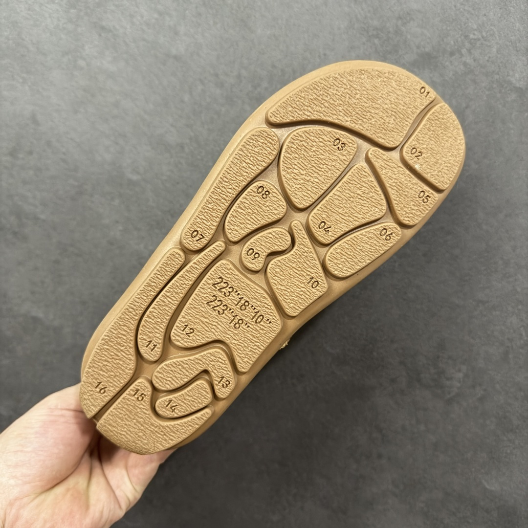 图片[9]-【SP原厂版】UGG 1656 短靴 小土豆 秋冬羊皮毛一体雪地靴 市场天花板品质 欢迎对比🆚 全鞋采用ZP同厂 隆丰A级澳洲进口羊皮毛一体 品牌代工厂生产线 完全遵循ZP工艺流程 代工厂原厂版师 秉承无原鞋不开发选择 注重每一处细节 市面最正版型 TREADLITE\”轻翼\”科技外底 轻便/耐用/柔韧/桩型【售后郑重承诺】一个月内若出现重大脱胶/断底等质量问题 直接为您换新！ 尺码：35-40-选品中心