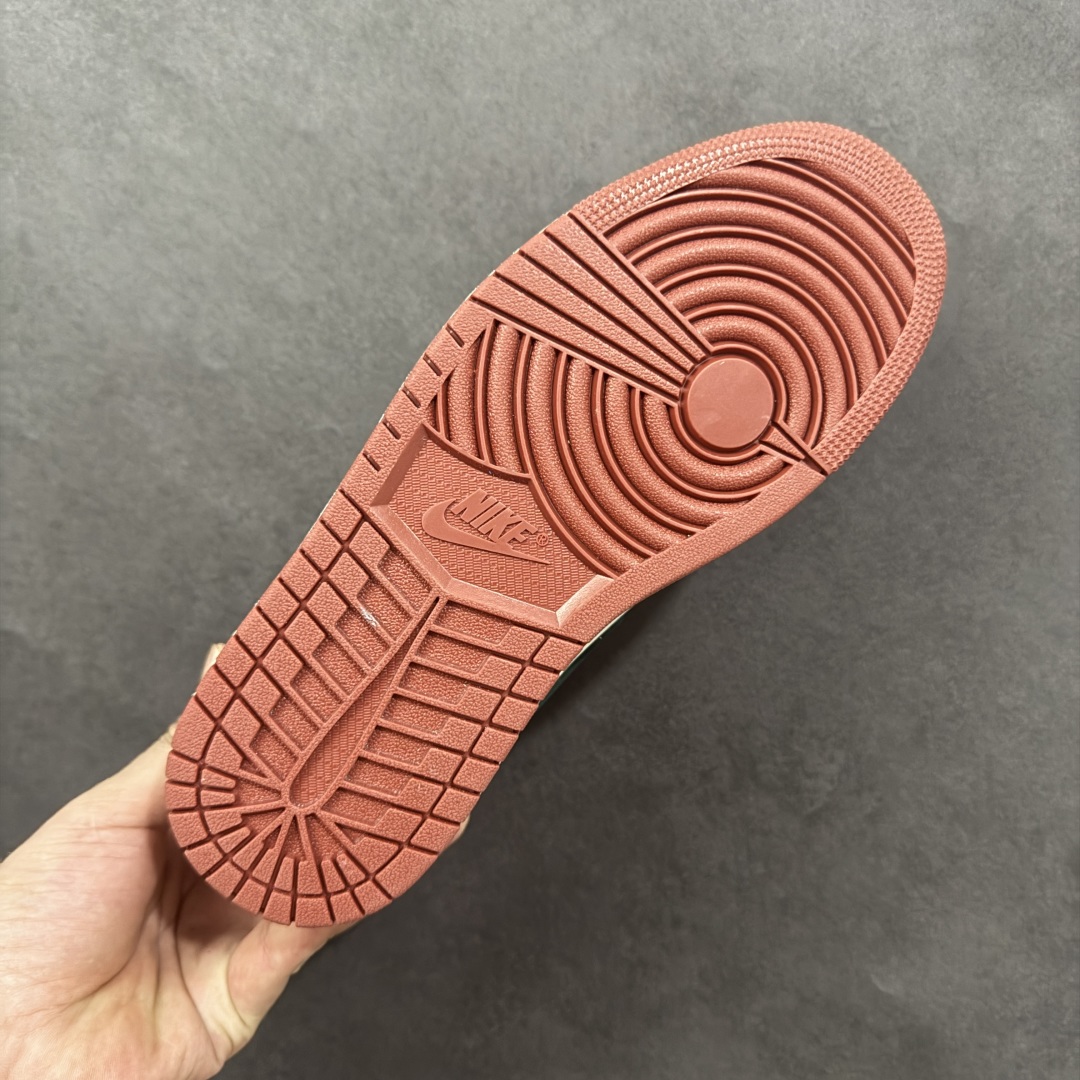 图片[9]-【K版纯原】头层 耐克Nike Air Jordan 1 Mid\”Tan/Red beans\”AJ1乔丹一代中帮经典复古文化休闲运动篮球鞋 采用组合牛剖革鞋面材质#中底注胶孔内置真Sole气垫#原数据开发模具大底 货号：DQ8426-105 尺码：36～46B 编码：YQA240250-选品中心