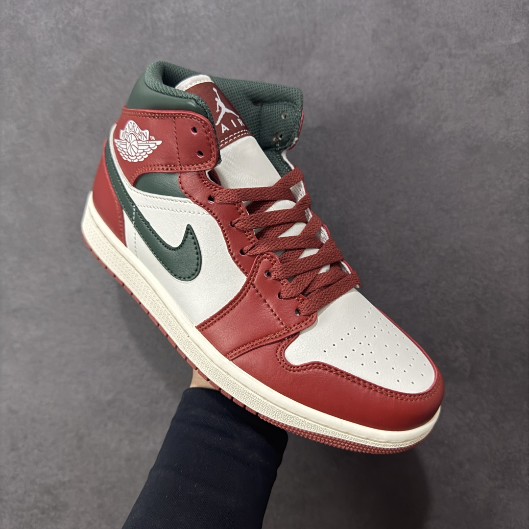 图片[3]-【K版纯原】头层 耐克Nike Air Jordan 1 Mid\”Tan/Red beans\”AJ1乔丹一代中帮经典复古文化休闲运动篮球鞋 采用组合牛剖革鞋面材质#中底注胶孔内置真Sole气垫#原数据开发模具大底 货号：DQ8426-105 尺码：36～46B 编码：YQA240250-选品中心