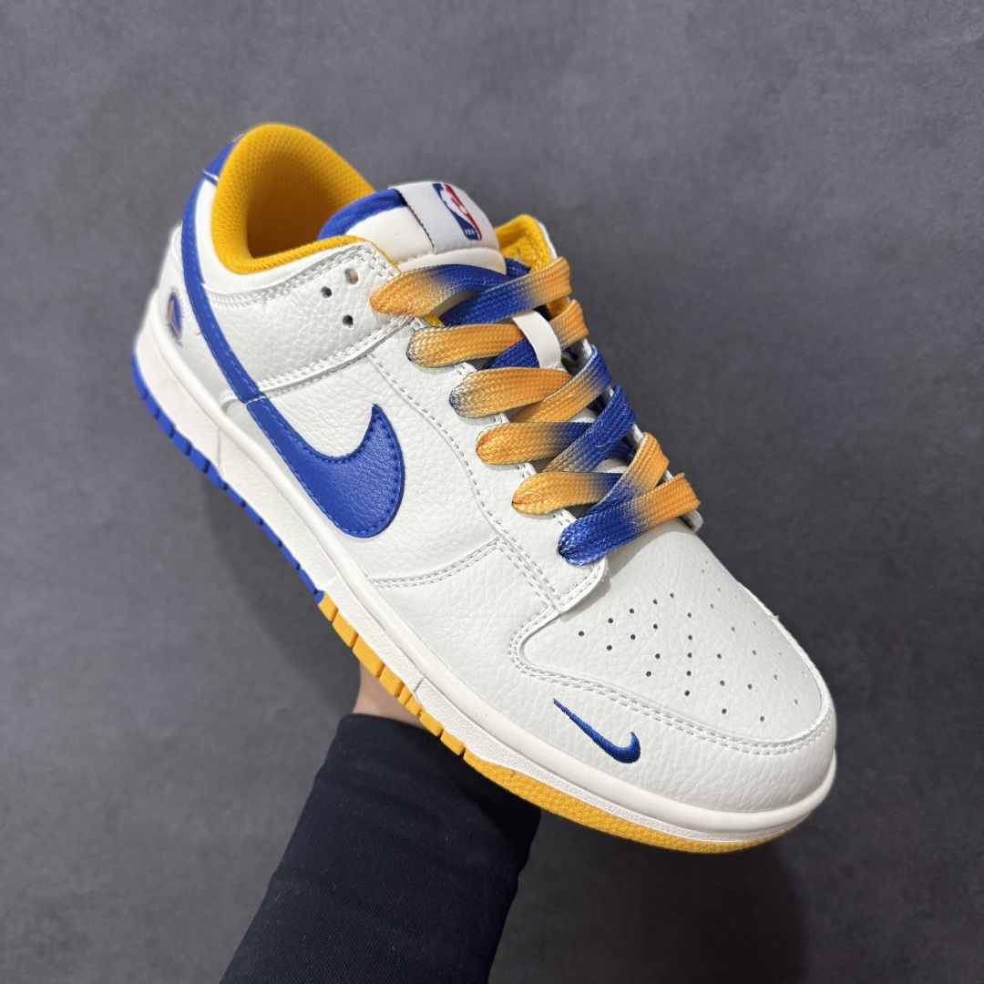 图片[3]-【定制版】Nike SB Dunk Low NBA联名 金州勇士 周年高端定制 低帮休闲板鞋 CS1688-108  #定制鞋盒 大厂纯原品质出货 超高清洁度 皮料切割干净无任何毛边 细节完美   尺码：36 36.5 37.5 38 38.5 39 40 40.5 41 42 42.5 43 44 44.5 45 编码：HXSB330340-选品中心