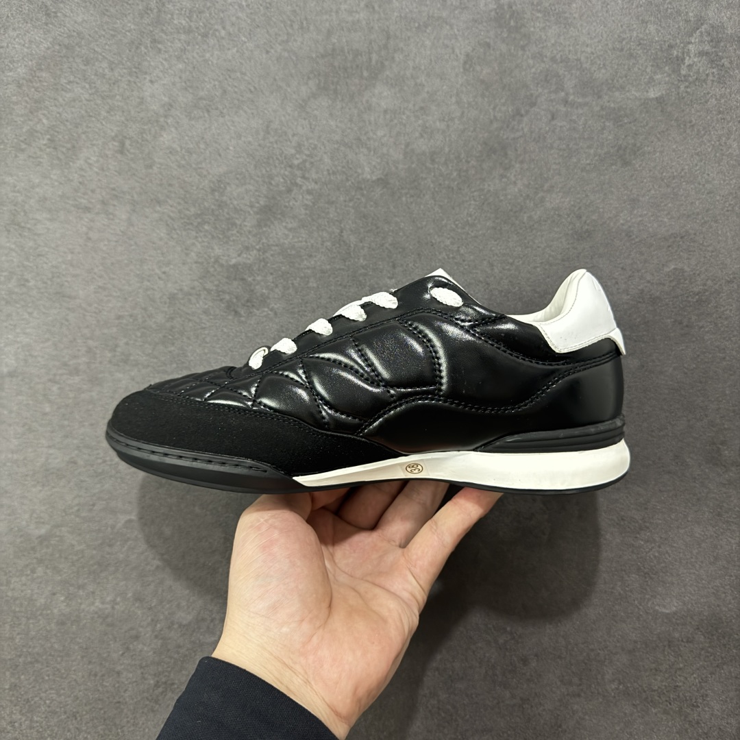 图片[2]-【广东高品质礼盒版】CHANEL/香奈儿 广州大厂工艺 2025新款小香风麂皮圆头熊猫菱格刺绣德训鞋 官方最新花纹礼盒顶级包装官方同步 Chanel 香奈儿格小球鞋 四季百搭 coco女孩必入 隐藏款网球鞋 秀气高级好看 非常舒适！ 鞋面原版定制胎牛油皮 牛反绒 原版进口透气绒布 小羊皮内里 原版开模碎钉钉橡胶 原厂TPU组合大底 货号：G39732 尺码：35-40-选品中心