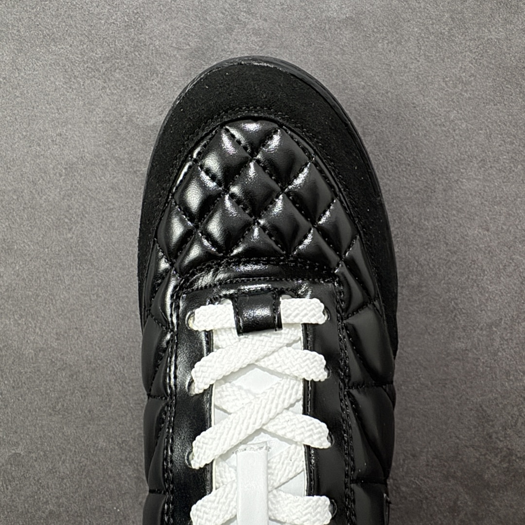 图片[8]-【广东高品质礼盒版】CHANEL/香奈儿 广州大厂工艺 2025新款小香风麂皮圆头熊猫菱格刺绣德训鞋 官方最新花纹礼盒顶级包装官方同步 Chanel 香奈儿格小球鞋 四季百搭 coco女孩必入 隐藏款网球鞋 秀气高级好看 非常舒适！ 鞋面原版定制胎牛油皮 牛反绒 原版进口透气绒布 小羊皮内里 原版开模碎钉钉橡胶 原厂TPU组合大底 货号：G39732 尺码：35-40-选品中心