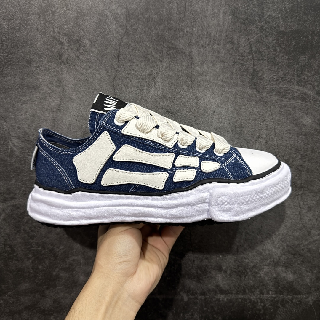 【莞产纯原】MMY X AMIRI 联名款骨头鞋溶解鞋 牛仔蓝 黑白碰撞，独特骨骼线条设计，这双板鞋将个性与时尚完美融合。上脚瞬间，街头潮流感拉满，每一步都踏出不羁态度 。原版开模复刻 还原正品味道 顶级版本！ 尺码：35-45 ✔ 鞋面采用进口帆布+进口牛皮 ✔ 内里采用顶级帆布 ✔ 二次成型不规则大底 防滑耐磨-选品中心