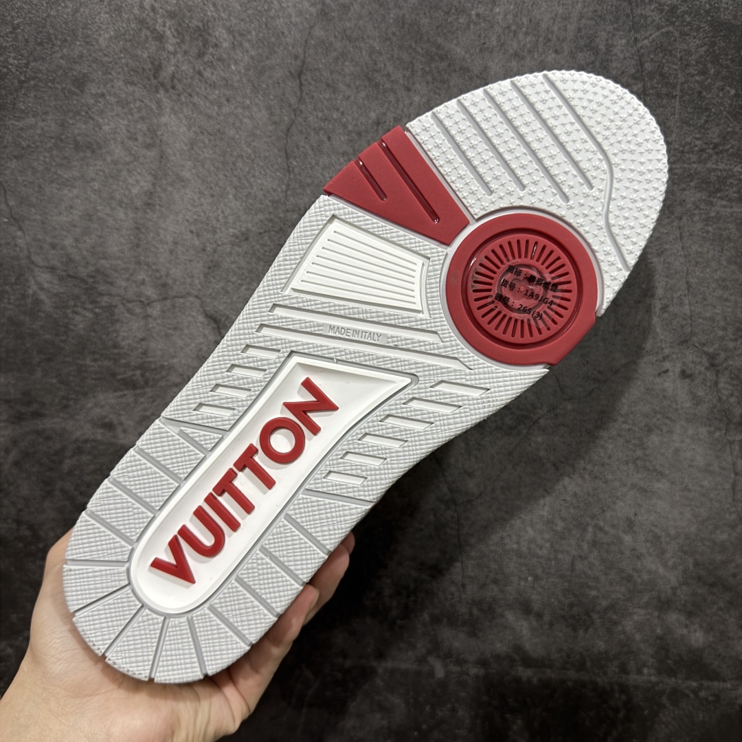 图片[9]-【专柜版/海淘代购版】 现货当天可取 LV Trainer系列高奢运动鞋 限定款 新款芯片顶级 潮人必备单品 同步ZP官网空胶工艺 鞋舌、挂饰均镶嵌NFC芯片感应装置 正确胶片断点式设计 中底正确还原原版油印字母比例 1：1原楦格板、楦头、刀磨全新升级！ 独家订制顶级压纹麂皮 原版开模TPU大底 质感原版一致 垫脚聚米微料加透气英伦网布 披靡市场任何版本！细节完美呈现！ 代购指定版本 全新升级最新双盒包装 扫码秒进官网！ 全套包装配件同比原版 尺码： 38-46-选品中心