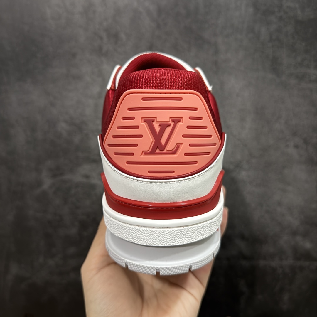 图片[4]-【专柜版/海淘代购版】 现货当天可取 LV Trainer系列高奢运动鞋 限定款 新款芯片顶级 潮人必备单品 同步ZP官网空胶工艺 鞋舌、挂饰均镶嵌NFC芯片感应装置 正确胶片断点式设计 中底正确还原原版油印字母比例 1：1原楦格板、楦头、刀磨全新升级！ 独家订制顶级压纹麂皮 原版开模TPU大底 质感原版一致 垫脚聚米微料加透气英伦网布 披靡市场任何版本！细节完美呈现！ 代购指定版本 全新升级最新双盒包装 扫码秒进官网！ 全套包装配件同比原版 尺码： 38-46-选品中心