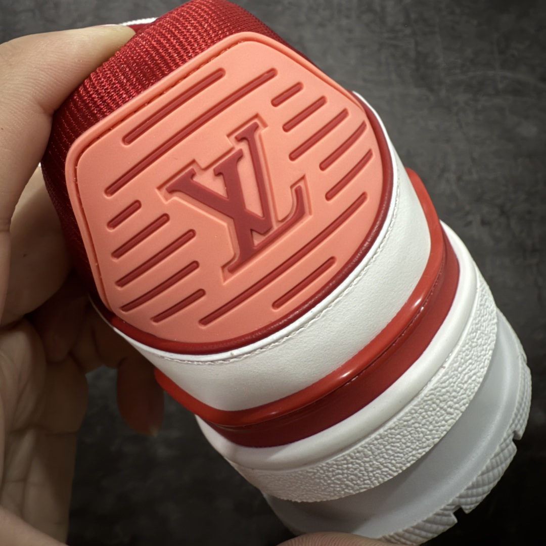 图片[2]-【专柜版/海淘代购版】 现货当天可取 LV Trainer系列高奢运动鞋 限定款 新款芯片顶级 潮人必备单品 同步ZP官网空胶工艺 鞋舌、挂饰均镶嵌NFC芯片感应装置 正确胶片断点式设计 中底正确还原原版油印字母比例 1：1原楦格板、楦头、刀磨全新升级！ 独家订制顶级压纹麂皮 原版开模TPU大底 质感原版一致 垫脚聚米微料加透气英伦网布 披靡市场任何版本！细节完美呈现！ 代购指定版本 全新升级最新双盒包装 扫码秒进官网！ 全套包装配件同比原版 尺码： 38-46-选品中心