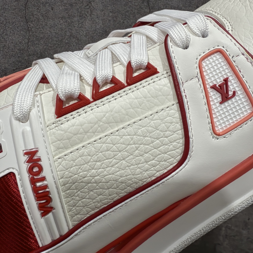 图片[4]-【专柜版/海淘代购版】 现货当天可取 LV Trainer系列高奢运动鞋 限定款 新款芯片顶级 潮人必备单品 同步ZP官网空胶工艺 鞋舌、挂饰均镶嵌NFC芯片感应装置 正确胶片断点式设计 中底正确还原原版油印字母比例 1：1原楦格板、楦头、刀磨全新升级！ 独家订制顶级压纹麂皮 原版开模TPU大底 质感原版一致 垫脚聚米微料加透气英伦网布 披靡市场任何版本！细节完美呈现！ 代购指定版本 全新升级最新双盒包装 扫码秒进官网！ 全套包装配件同比原版 尺码： 38-46-选品中心