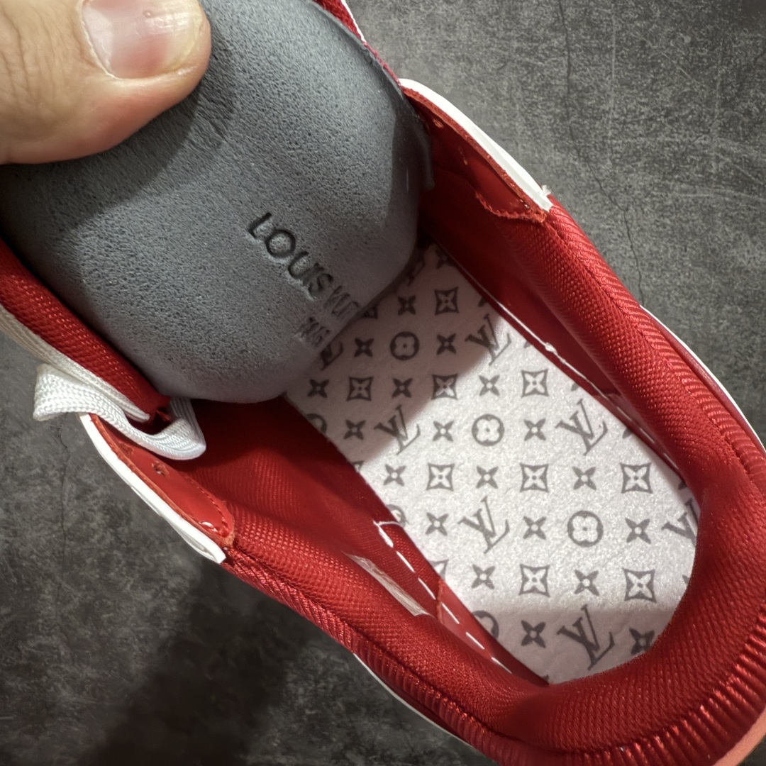 图片[9]-【专柜版/海淘代购版】 现货当天可取 LV Trainer系列高奢运动鞋 限定款 新款芯片顶级 潮人必备单品 同步ZP官网空胶工艺 鞋舌、挂饰均镶嵌NFC芯片感应装置 正确胶片断点式设计 中底正确还原原版油印字母比例 1：1原楦格板、楦头、刀磨全新升级！ 独家订制顶级压纹麂皮 原版开模TPU大底 质感原版一致 垫脚聚米微料加透气英伦网布 披靡市场任何版本！细节完美呈现！ 代购指定版本 全新升级最新双盒包装 扫码秒进官网！ 全套包装配件同比原版 尺码： 38-46-选品中心